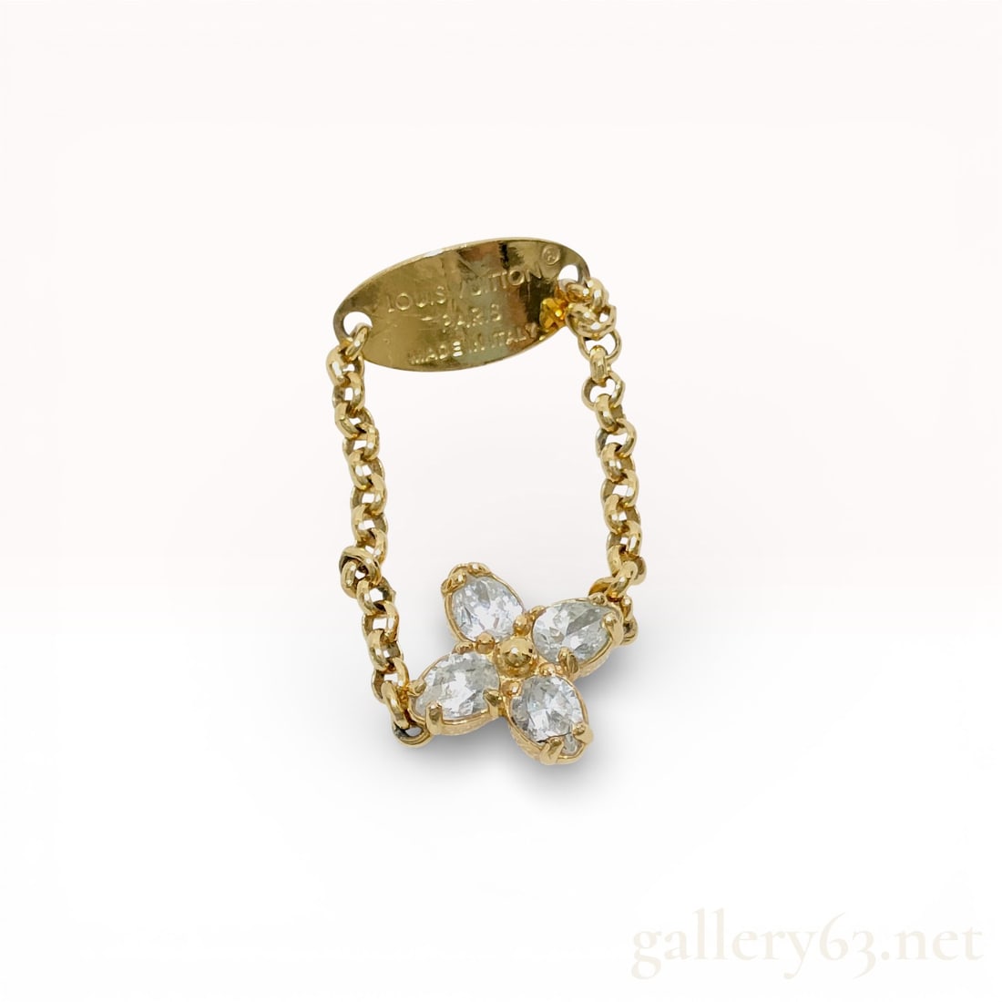 Louis Vuitton LV Gold-tone Monogram Flower Ring M1604M: Authentic gold-tone Louis Vuitton Lady LV ring featuring a crystal-encrusted Monogram Flower charm. 
