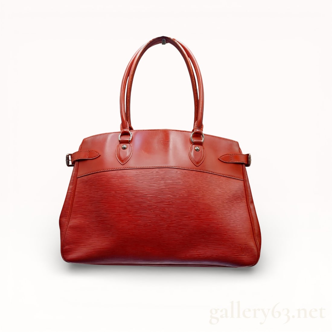 Louis Vuitton Passy GM Handbag in Rouge Epi Leather: A chic and sophisticated Louis Vuitton bag to carry all your daily essentials. This Louis Vuitton Rouge Epi Leather Passy GM Bag features a roomy interior with three separate compartments including a