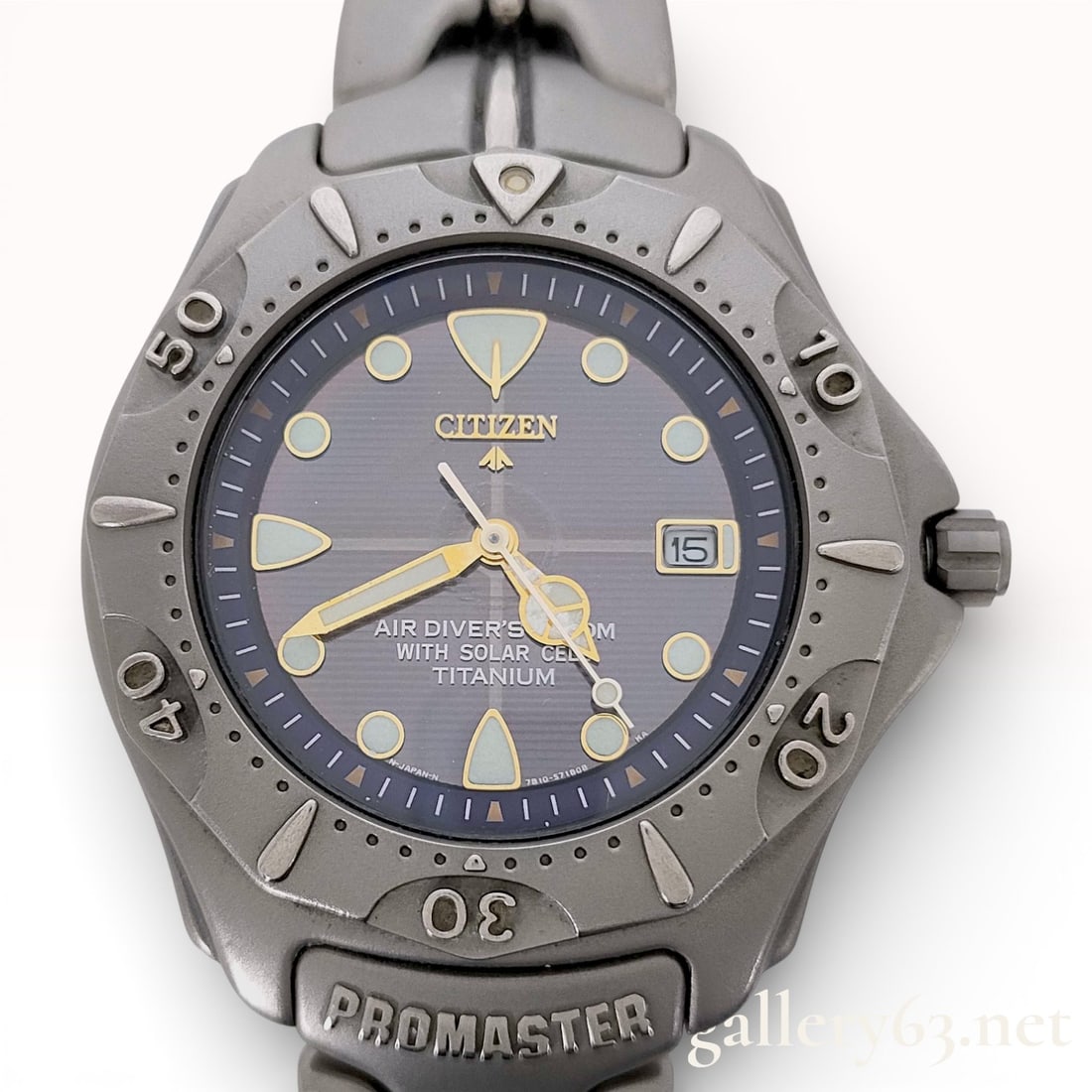 Citizen Promaster Titanium Diver Men’s Watch, Reference 7817-571983 40mm: Authentic Citizen Promaster Titanium Diver Men’s Watch, Reference 7817-571983. Titanium men’s diver watch featuring a round case with unidirectional rotating bezel and raised minute markers. Dark