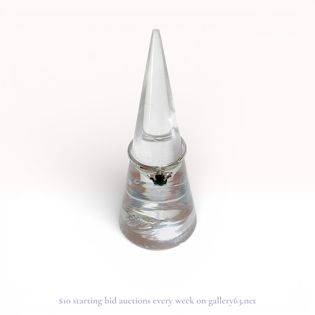 Sterling Silver Ring with Stone Accent – Minimal Estate Jewelry (1.1g): Estate lot offered as shown, including all items visible in the images. Offered as a single lot with no individual examination; contents and condition vary and may include wear, damage, or missing ele