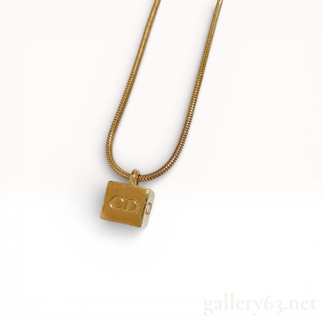 Vintage Christian Dior cube pendant necklace: Authentic vintage Christian Dior cube pendant necklace in gold-tone hardware. between 16 and 18". very good condition. 