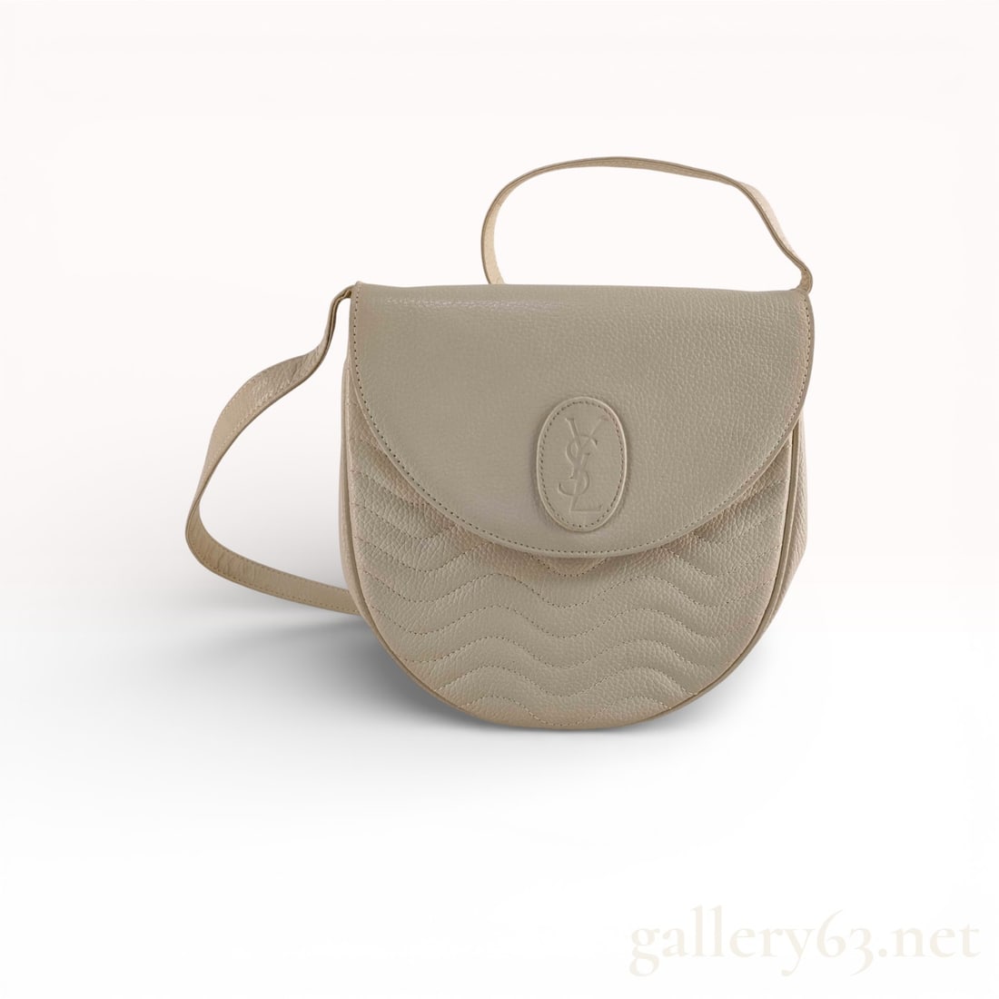 Vintage YSL Yves Saint Laurent Cassandra Logo Ivory Color Leather Shoulder Bag: Authentic rare and vintage YSL Yves Saint Laurent Cassandra logo ivory/ cream colored stitched leather shoulder bag with magnetic closure. 