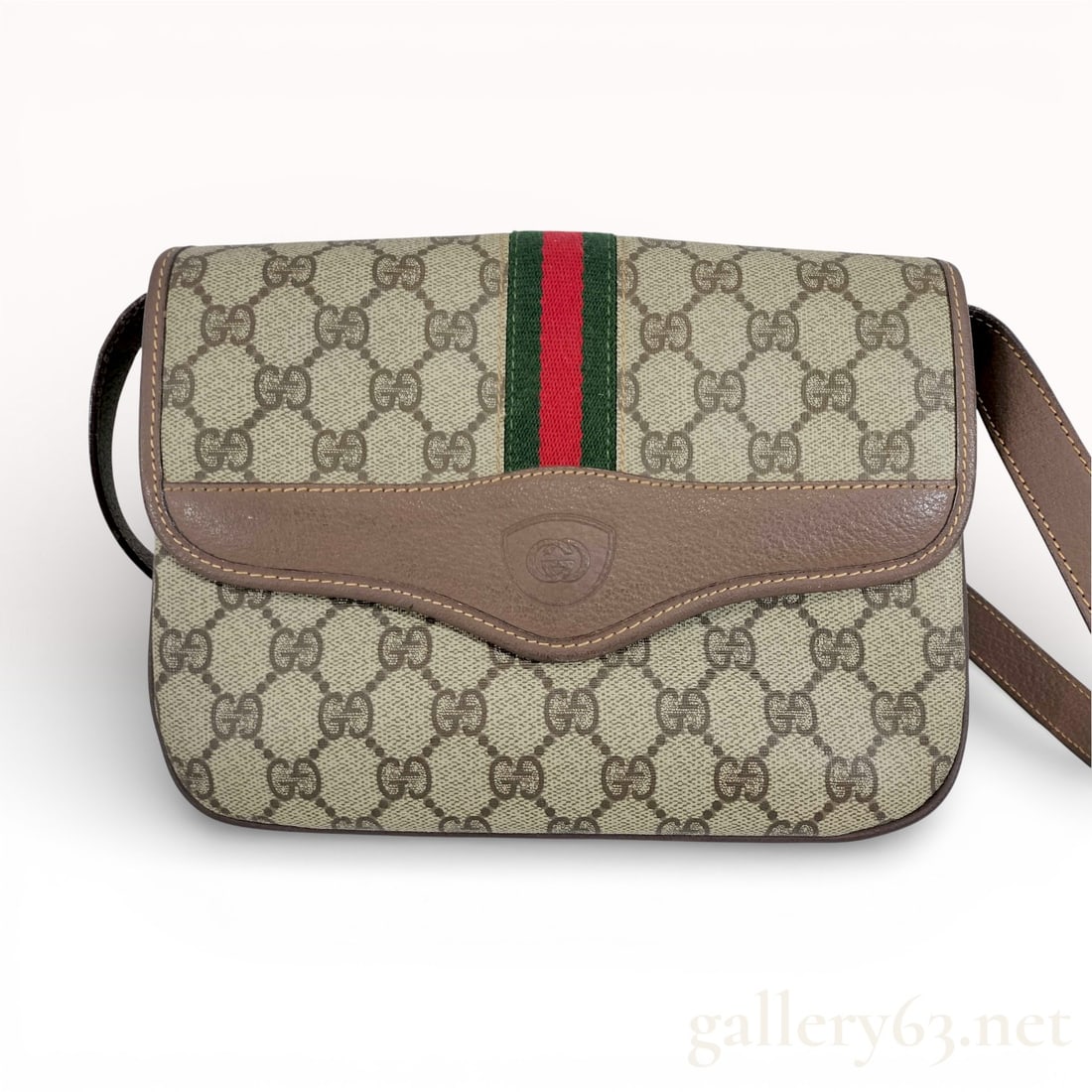 Vintage Gucci GG Supreme messenger bag: Authentic vintage Gucci GG Supreme Web Sherry Line shoulder bag in beige PVC and brown leather.