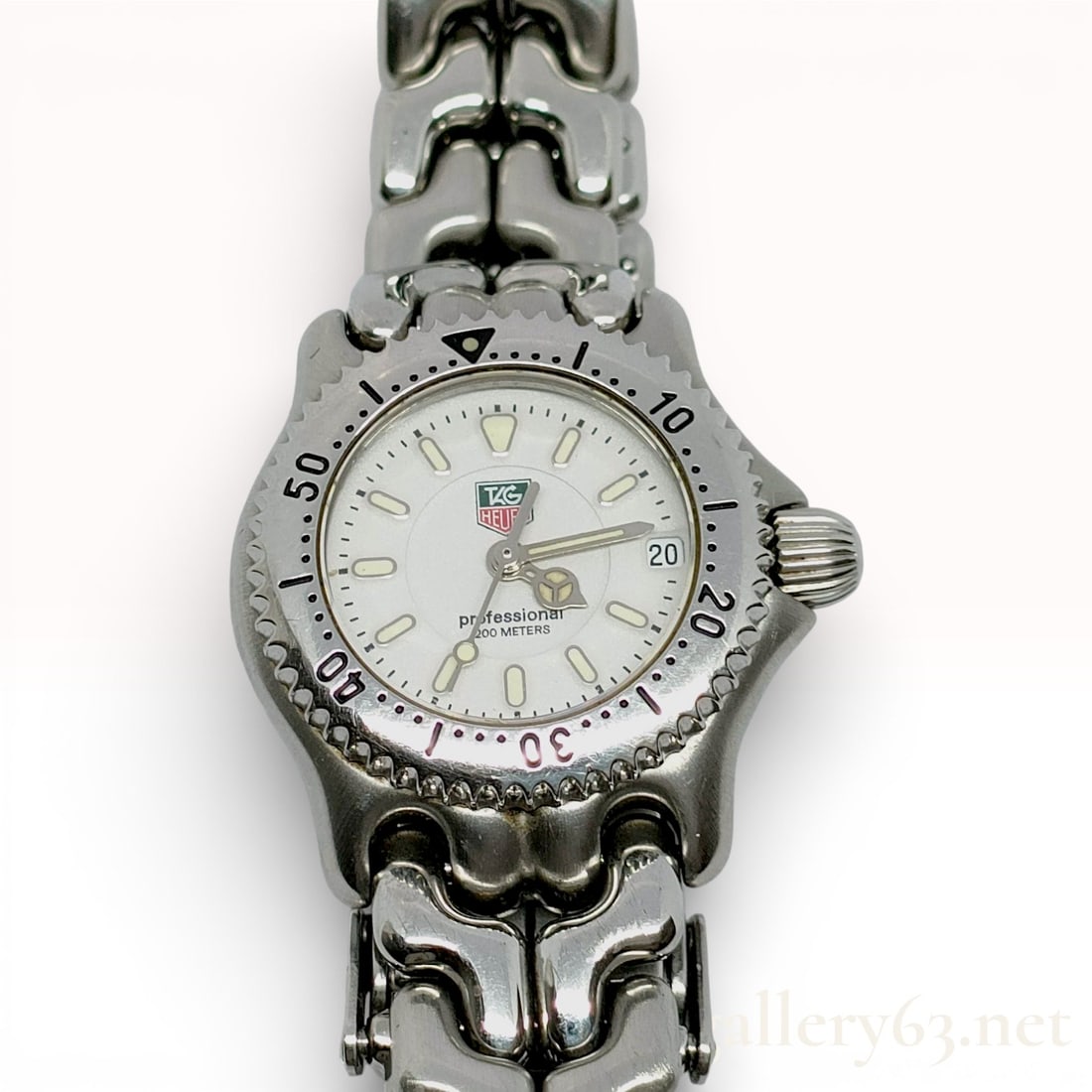 TAG Heuer WG1412-0 Stainless Steel Quartz Women’s Watch: Tag heuer women’s watch, authentic. stainless steel case with unidirectional rotating bezel engraved in 10-minute increments. white dial with luminous dot hour markers and silver hands filled with l