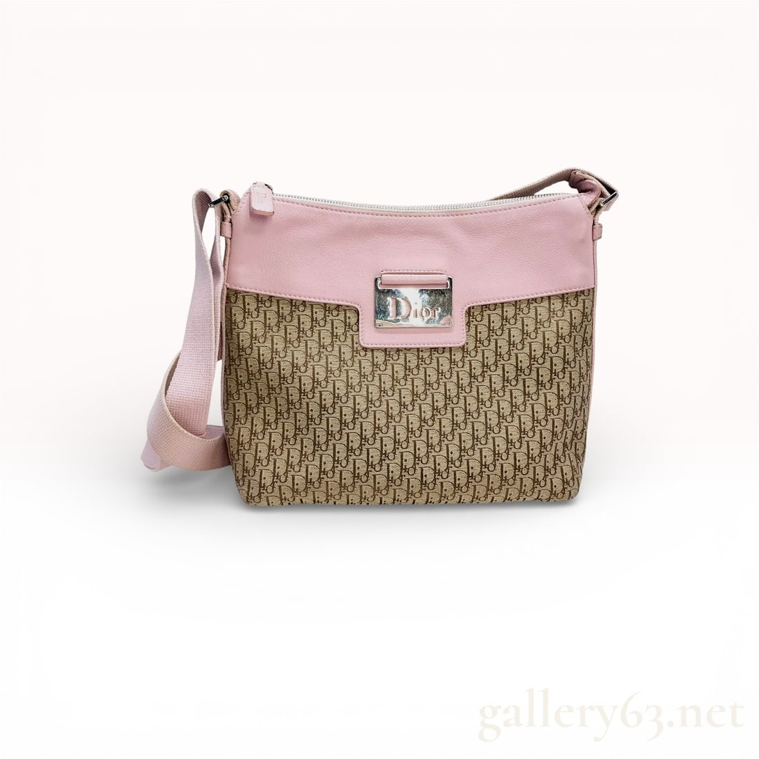 Dior Trotter Canvas and Pink Leather Shoulder Bag: Authentic Dior shoulder bag having a rectangular form with zip-top closure and adjustable strap. Featuring beige canvas exterior printed with repeating Dior Trotter monogram pattern. Trimmed in pale p