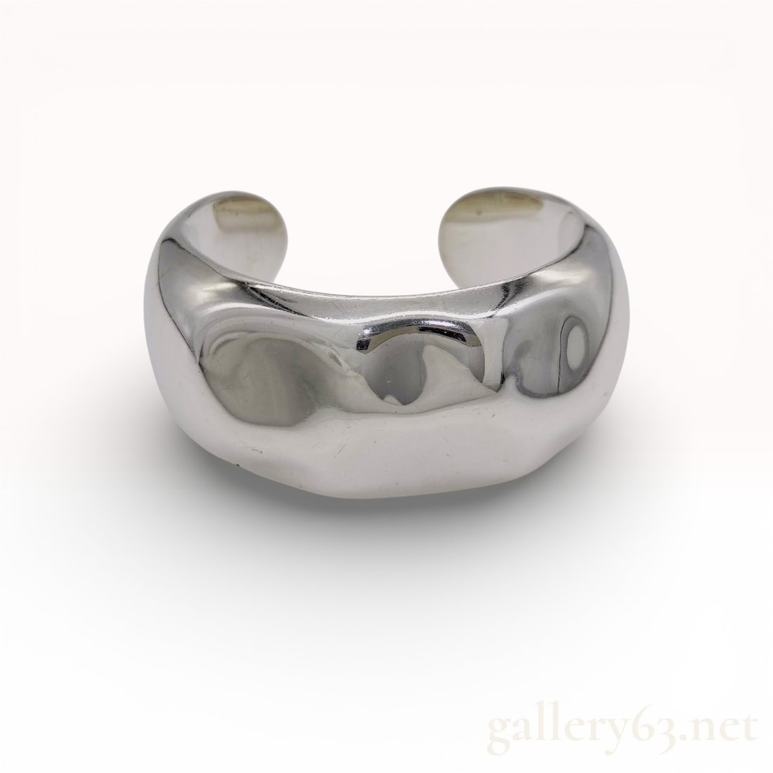 Tiffany & Co. Elsa Peretti Faceted Cuff 925 45.9g Bracelet Bangle: Authentic and heavy Tiffany & Co. Elsa Peretti Faceted Cuff 925 45.9g Bracelet Bangle. This nearly 1.5 troy ounce sterling silver piece is the perfect gift for that special someone, or a great tre