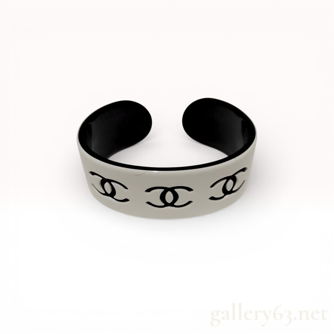 Chanel Black and White Cocomark Resin Cuff Bracelet 02P Collection (1 of 10)