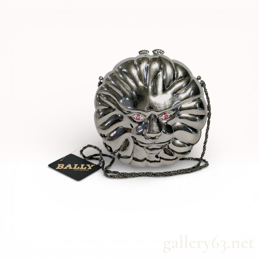 BALLY Metal Lion Head Clutch Vintage 91 Shoulder Bag: Authentic Bally silver-tone metal lion head clutch bag with pink rhinestone eyes and a chain strap. Bring this to a party