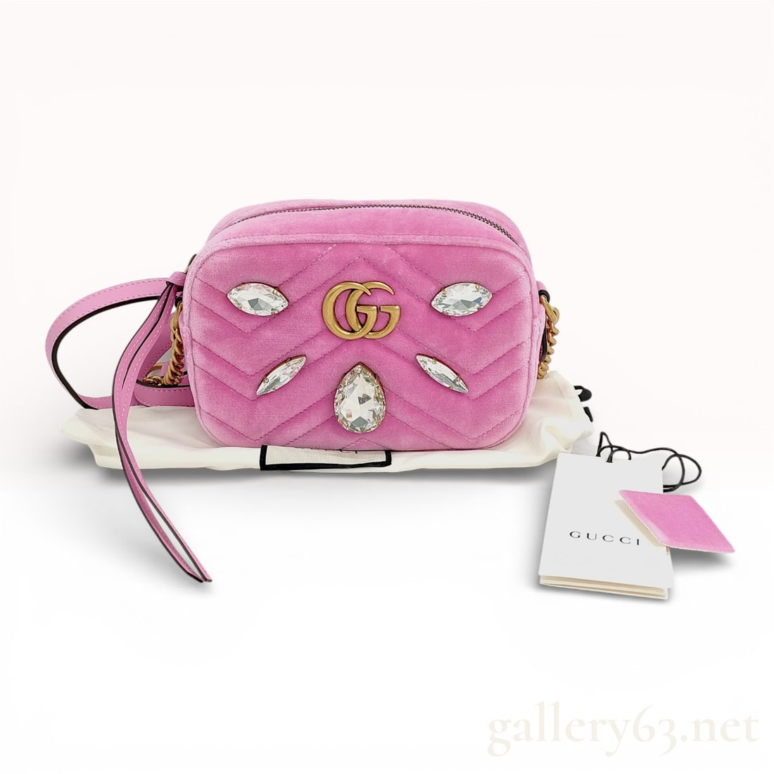 Gucci Velvet Matelasse Marquise Crystals Mini GG Marmont Chain Shoulder Bag Malva: Authentic Gucci Velvet shoulder bag in great condition. Such a dreamy bag. This shoulder bag is crafted of pink velvet with chevron quilting. The bag features a pink leather shoulder strap with aged g