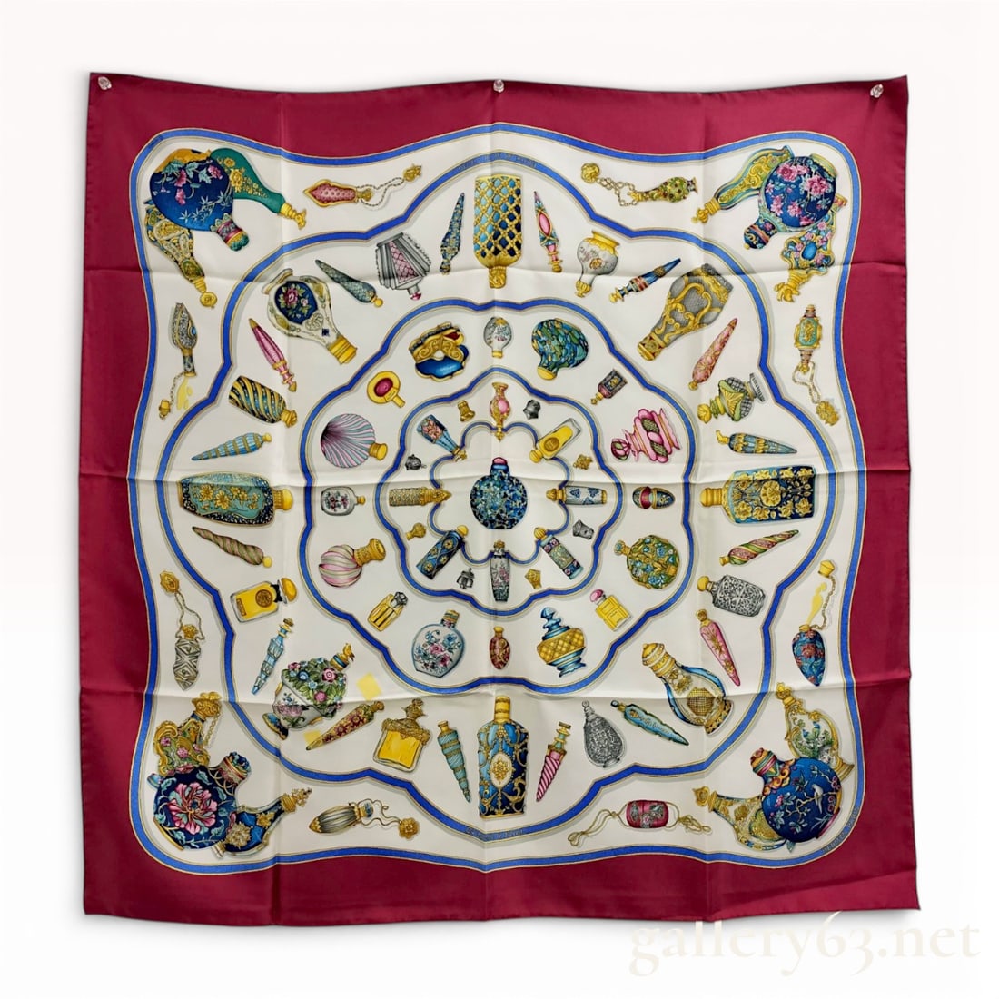 Hermès Carre 90 Pourvu Qu'N Ait L'Ivresse Perfume Scarf Red: Authentic red and multicolor Hermès silk scarf 90 "Qu'importe le Flacon" designed by Catherine Baschet with tag and damage as shown. 90cm size.