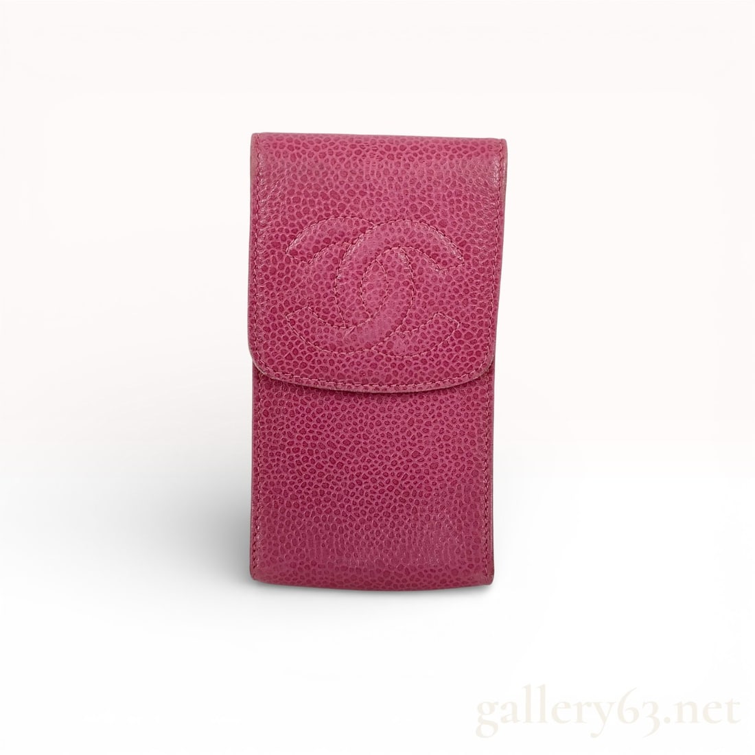 Chanel Caviar Phone Holder/ Accessory Pouch in Pink Leather: Authentic Vintage Chanel phone holder/ accessory pouch in pink caviar leather. Not sure if your iphone will fit in here, but who cares. Its y2k and so cool. Gold tone hardware. 