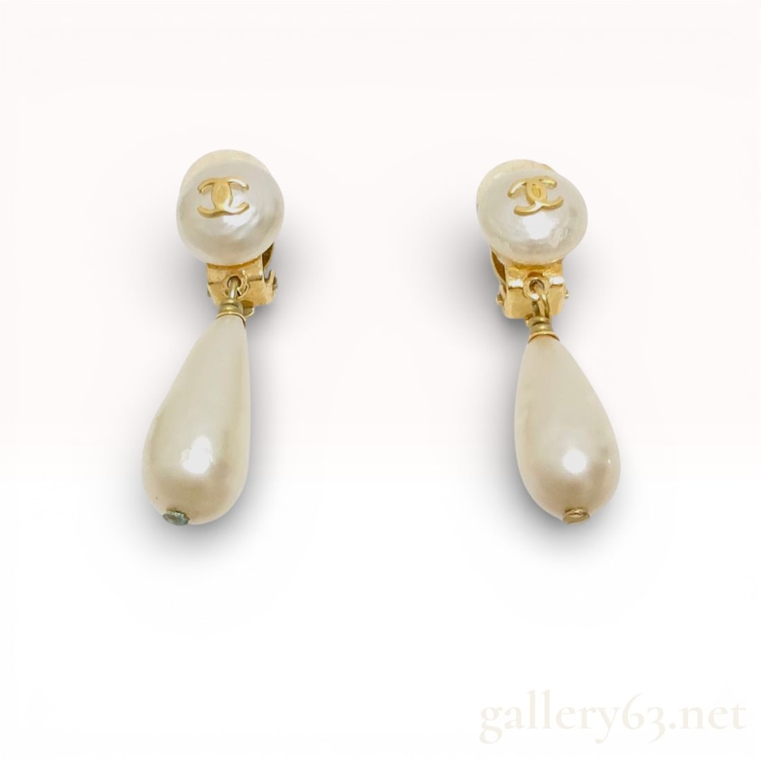 Chanel Vintage Pearl Drop Dangling Earrings: Chanel vintage faux pearl dangling earrings (clip-on) featuring a gold toned CC logo and a Baroque irregular-shaped glass faux pearl drop. Neo Vintage 1990s Embossed Chanel 95 P