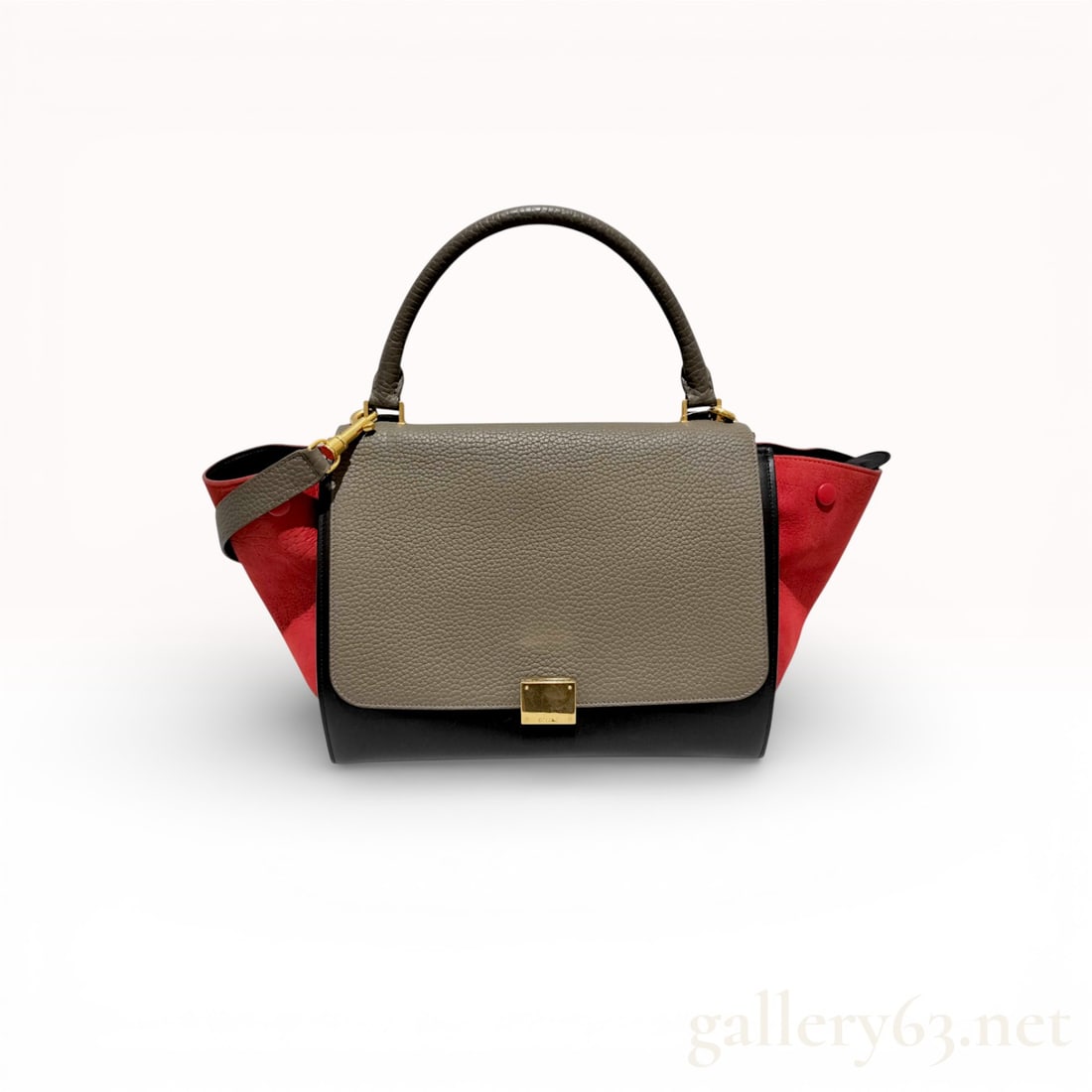 Celine Trapeze Bag with Suede and Leather Tri Color: Authentic Celine Medium Trapeze bag in grey calfskin leather with black flap and red suede side wings. Shoulder strap included. Celine Paris, made in Italy. 
