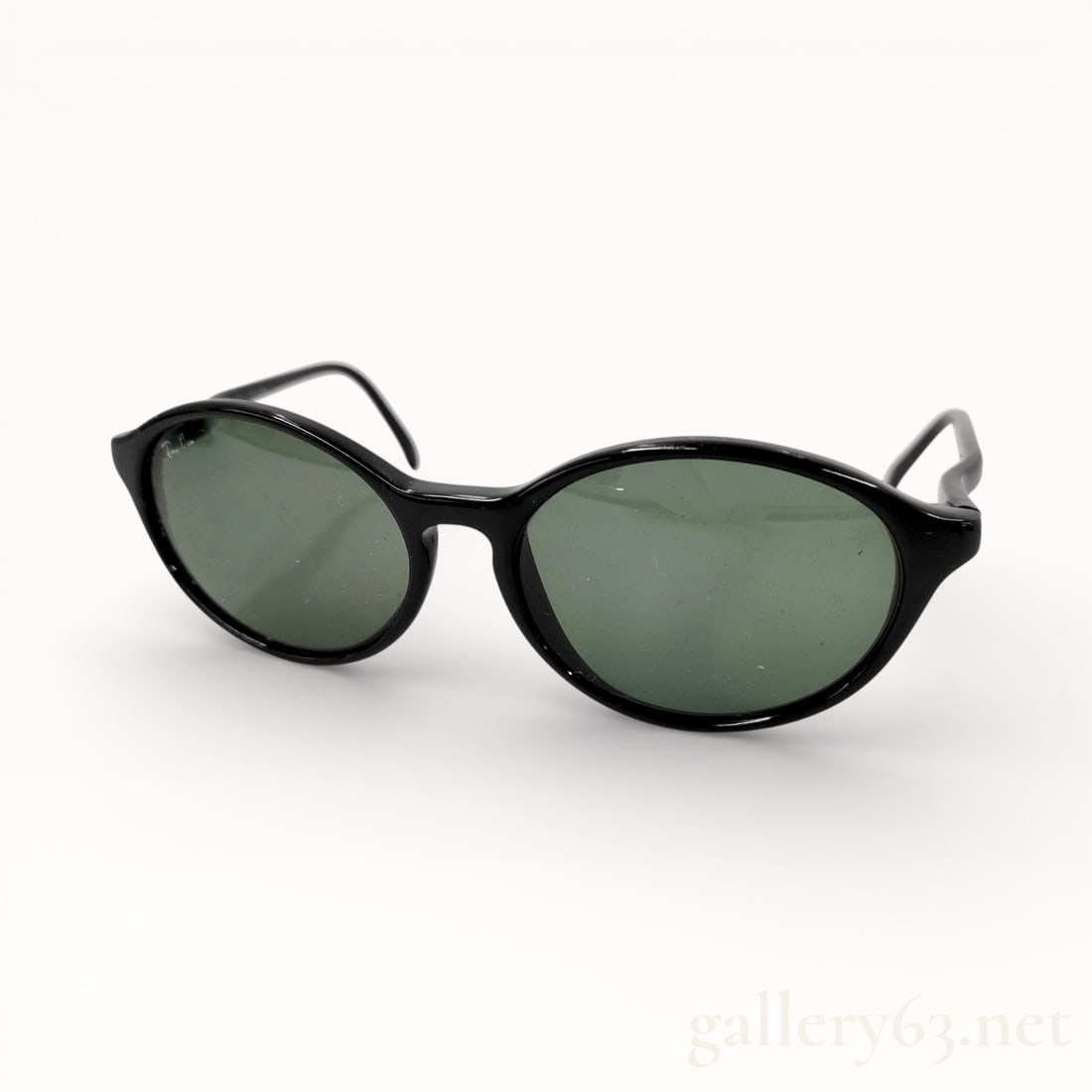 Ray-Ban B&L W1945 Oval Sunglasses (1 of 8)