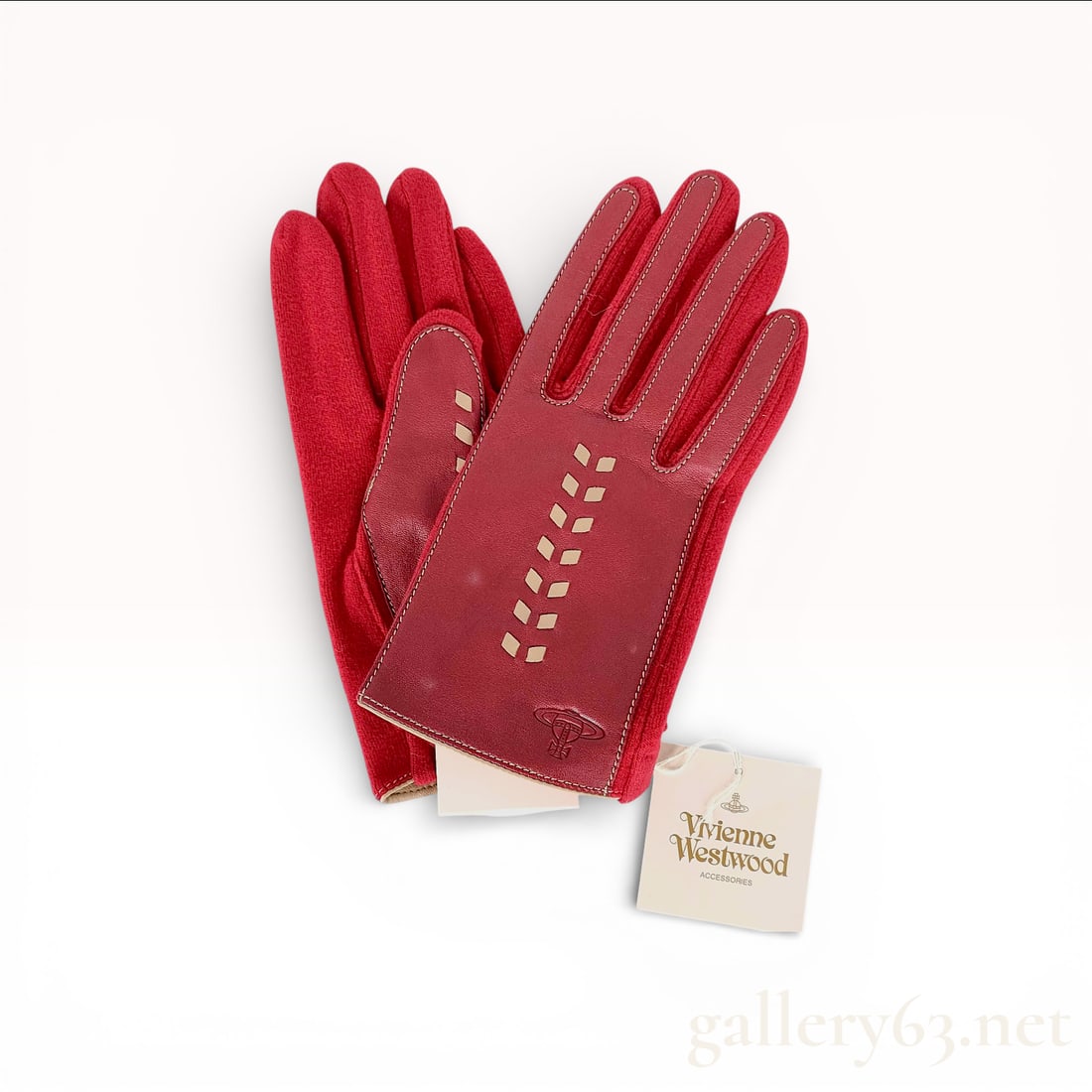 Vivienne Westwood Red Leather Gloves with Cutout Detail and Tags: Vivienne Westwood Red Leather Gloves with Cutout Detail and Tags Description Vivienne Westwood gloves crafted in red leather featuring decorative cutout detailing along the back of the hand. Hav