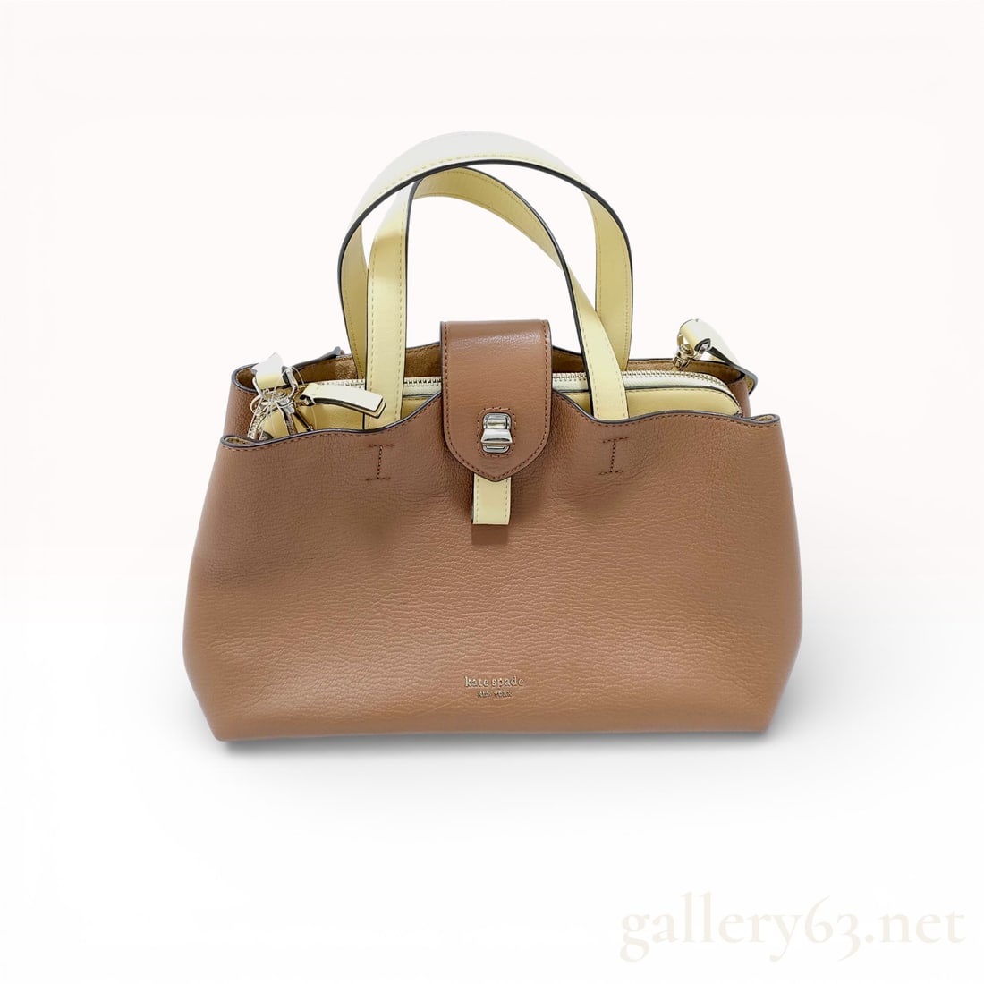 Kate Spade Essential Large Satchel in brown leather with yellow accents: Authentic Kate Spade Essential Large Satchel in brown leather with yellow accents. Perfect spring/summer colors. The soft yellow is so quietly feminine and and a great touch. 30 cm / 12". Clean.