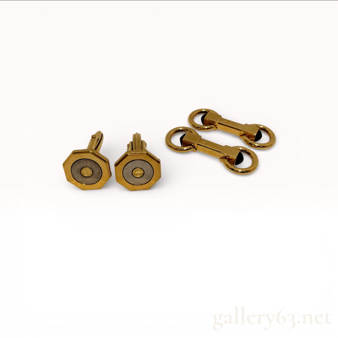 Dunhill Gold-Tone Cufflinks with Geometric Detail: Dunhill cufflinks and tie pin set featuring gold-tone geometric forms with circular inset detailing. Crafted with clean, understated styling suitable for formal wear. Finished with classic Dunhill des