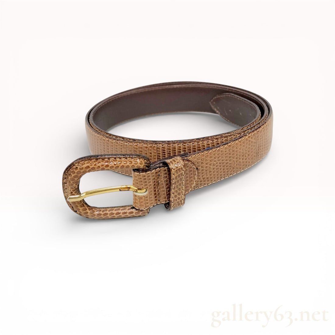 Giorgio Armani Tan Textured Leather Belt with Gold Tone Buckle 80 size / 32" waist: Giorgio Armani belt featuring tan textured leather with a subtle grid pattern. Gold tone oval buckle with matching leather-covered frame. Smooth brown leather underside with stamped branding. Adjustab