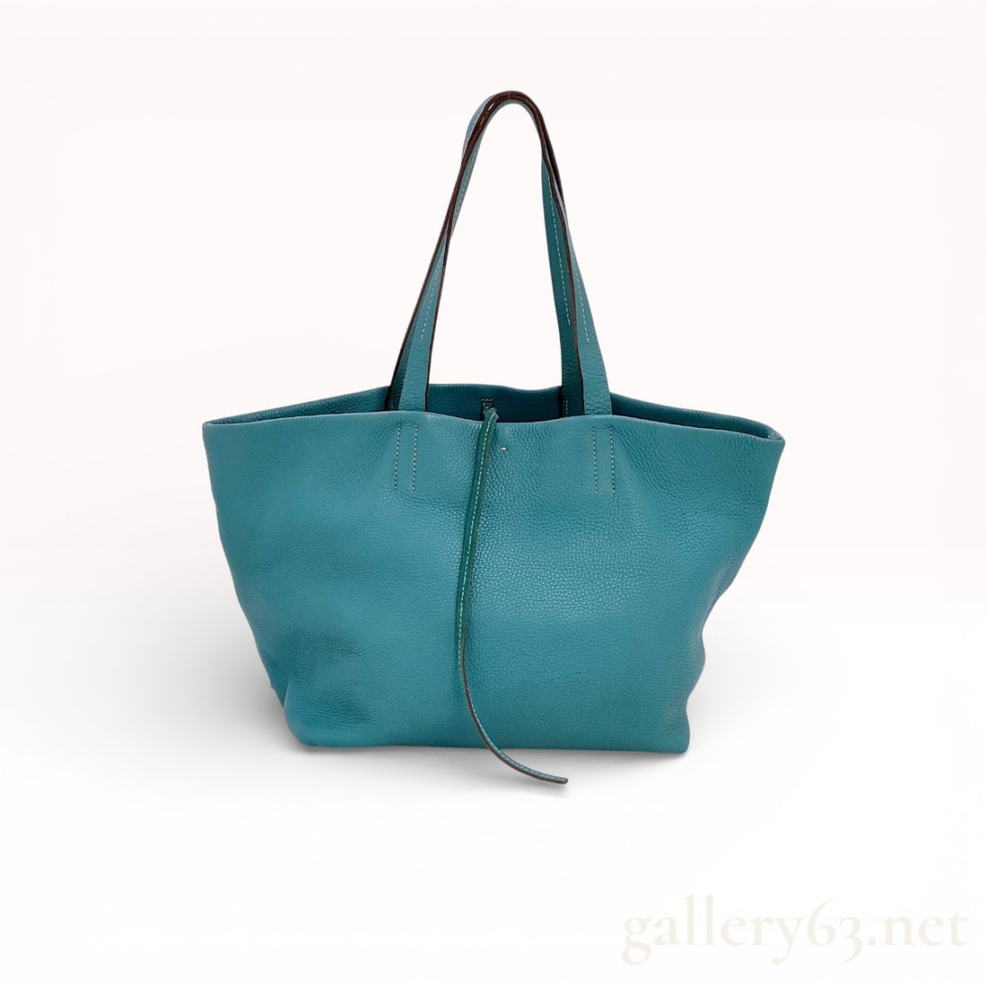 Prada Vitello Daino Leather Logo Tote Bag: Authentic Prada Vitello Daino leather tote bag in teal, featuring a softly structured open-top silhouette. The bag is executed in pebbled leather with dual long shoulder straps and contrasting edge de