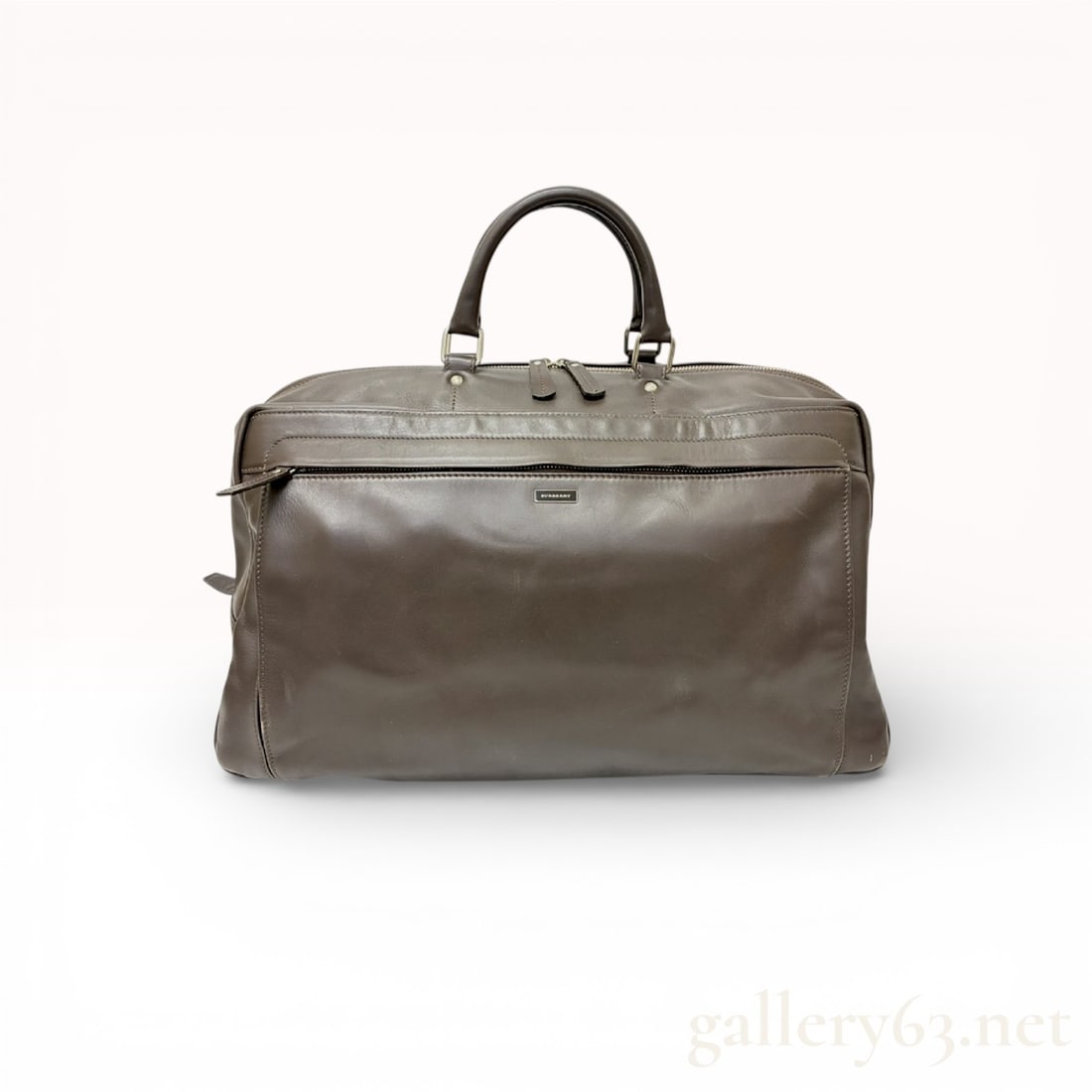 Burberry Mushroom Brown Leather Boston Satchel 20"/50cm: Authentic Burberry Mushroom Brown Leather Boston Satchel 50cm. Lots of pockets, clean interior, five feet at the base. What more could you want. This bag is for the chic lady on the go. 