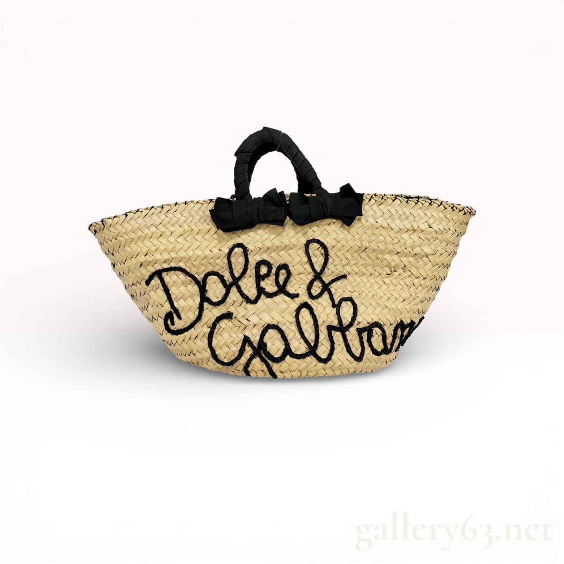 Dolce & Gabbana The Kendra Straw Tote Bag: Authentic Dolce & Gabbana The Kendra Straw Tote Bag. Summer is coming up... don't be clamoring for a pool bag in April. Take care of this now.