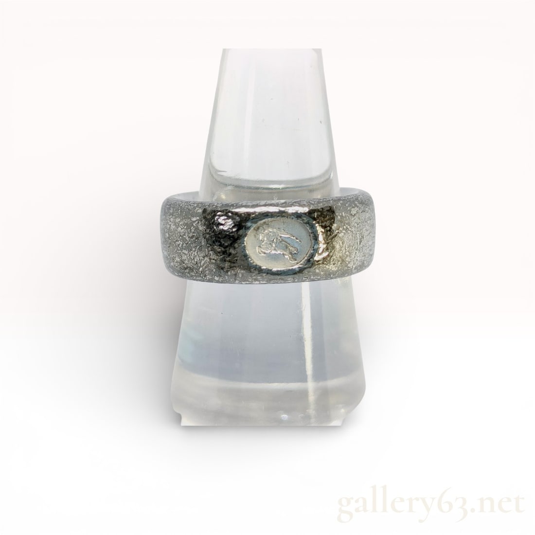 Burberry Sterling Silver 925 Textured Band Ring 11.8g: Burberry sterling silver ring featuring a wide band form with a textured finish. Band having a matte, lightly hammered surface and a raised circular center detail.