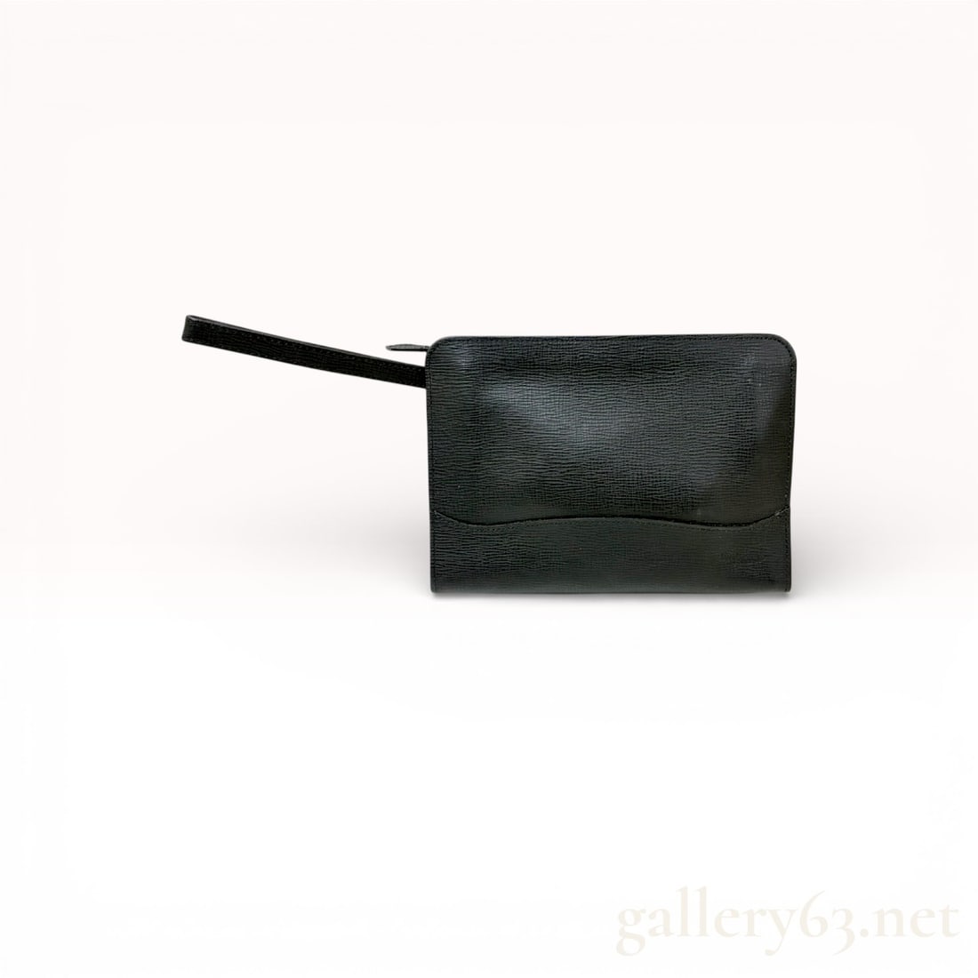 Burberry Black Leather Zip Pouch Clutch with Wrist Strap: Authentic Burberry Black Leather Zip Pouch Clutch with Wrist Strap. 25 cm length or 10 inches. great condition.