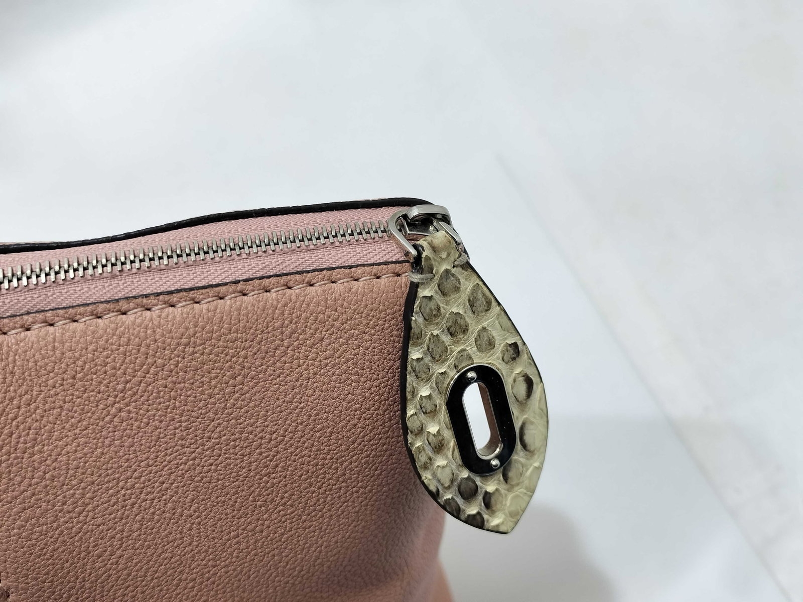 Louis Vuitton Pink/Beige Leather and Python Soft Lockit Bag - 3