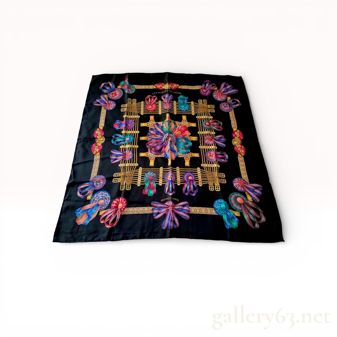 Herm?¨s Silk Scarf, Les Rubans du Cheval Pattern 90: A vintage Herm?¨s Paris silk twill scarf titled Les Rubans du Cheval, designed by artist Joachim Metz and first issued in 1993. This Carre 90 features a sophisticated equestrian motif showcasing a vi