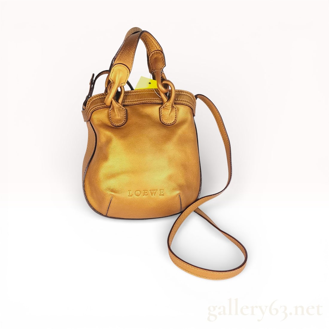 Loewe Fiesta Metallic Leather Handbag Gold: This Loewe Fiesta bag is crafted from grained metallic gold calfskin leather featuring a versatile 2-way design. The exterior showcases a slouchy silhouette with a prominently embossed Loewe logo on t