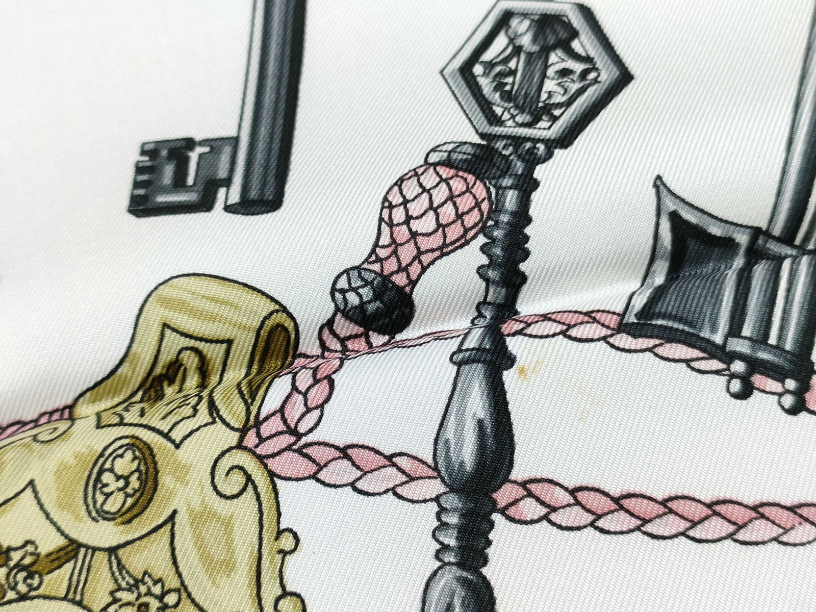 Herm?¨s Silk Scarf 'Les Clefs' Pattern - 2