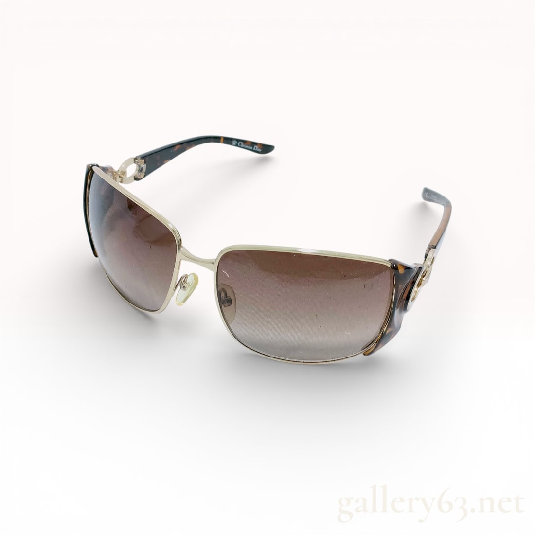 Christian Dior Dior Lady 2 Sunglasses, Gold-Tone Metal and Tortoiseshell Acetate: A pair of vintage Christian Dior Dior Lady 2 sunglasses, made in Italy. These oversized rectangular sunglasses feature a gold-tone metal front frame with gradient-tinted lenses. The temples and outer