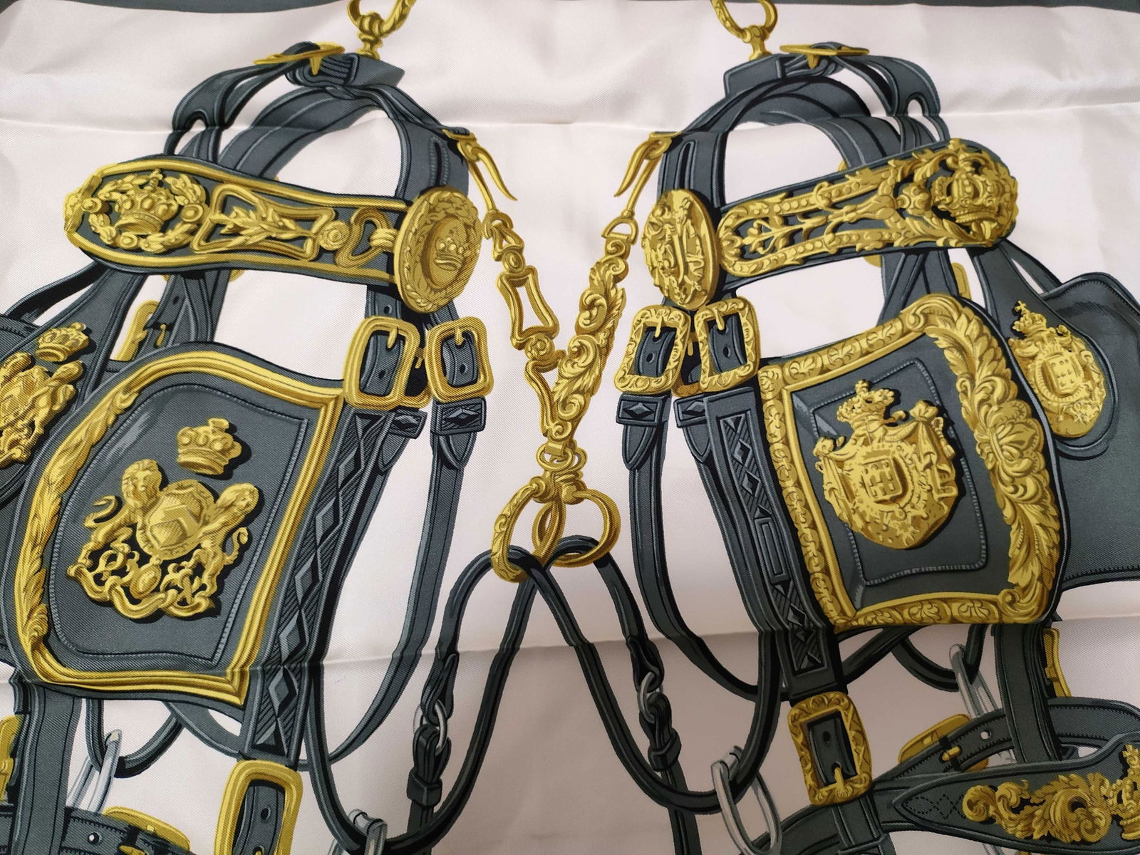 Herm?¨s Silk Carr?© Scarf 'Brides de Gala' Pattern - 4