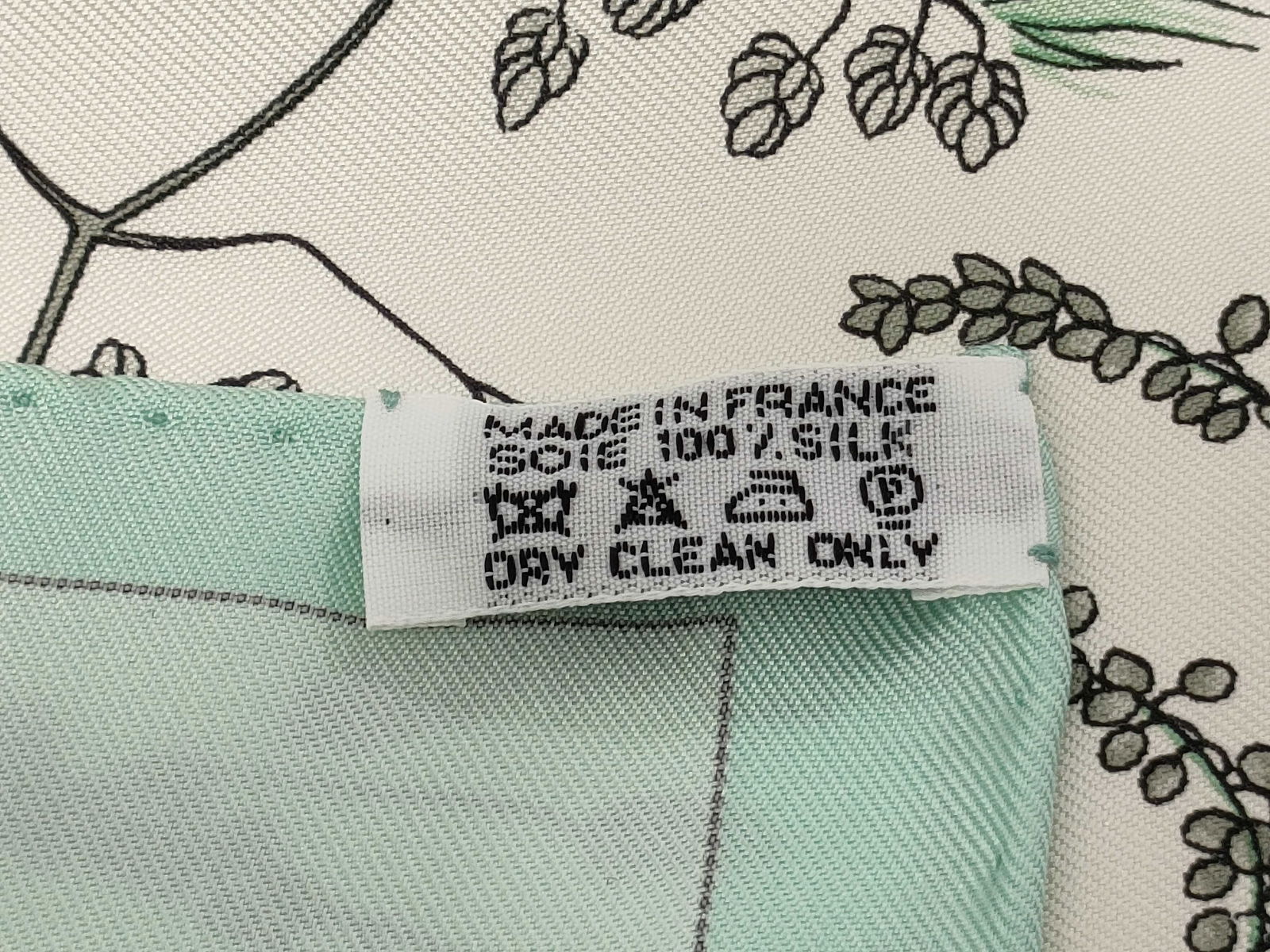 Herm?¨s Silk Carr?© 90 Scarf Pythagore Pattern - 3