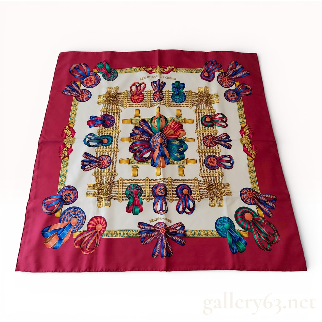 Herm?¨s Silk Scarf, Les Rubans du Cheval Pattern: This professional silk carr?© from Herm?¨s is titled Les Rubans du Cheval (The Ribbons of the Horse) and was designed by artist Joachim Metz. The 100% silk twill material features an intricate eques