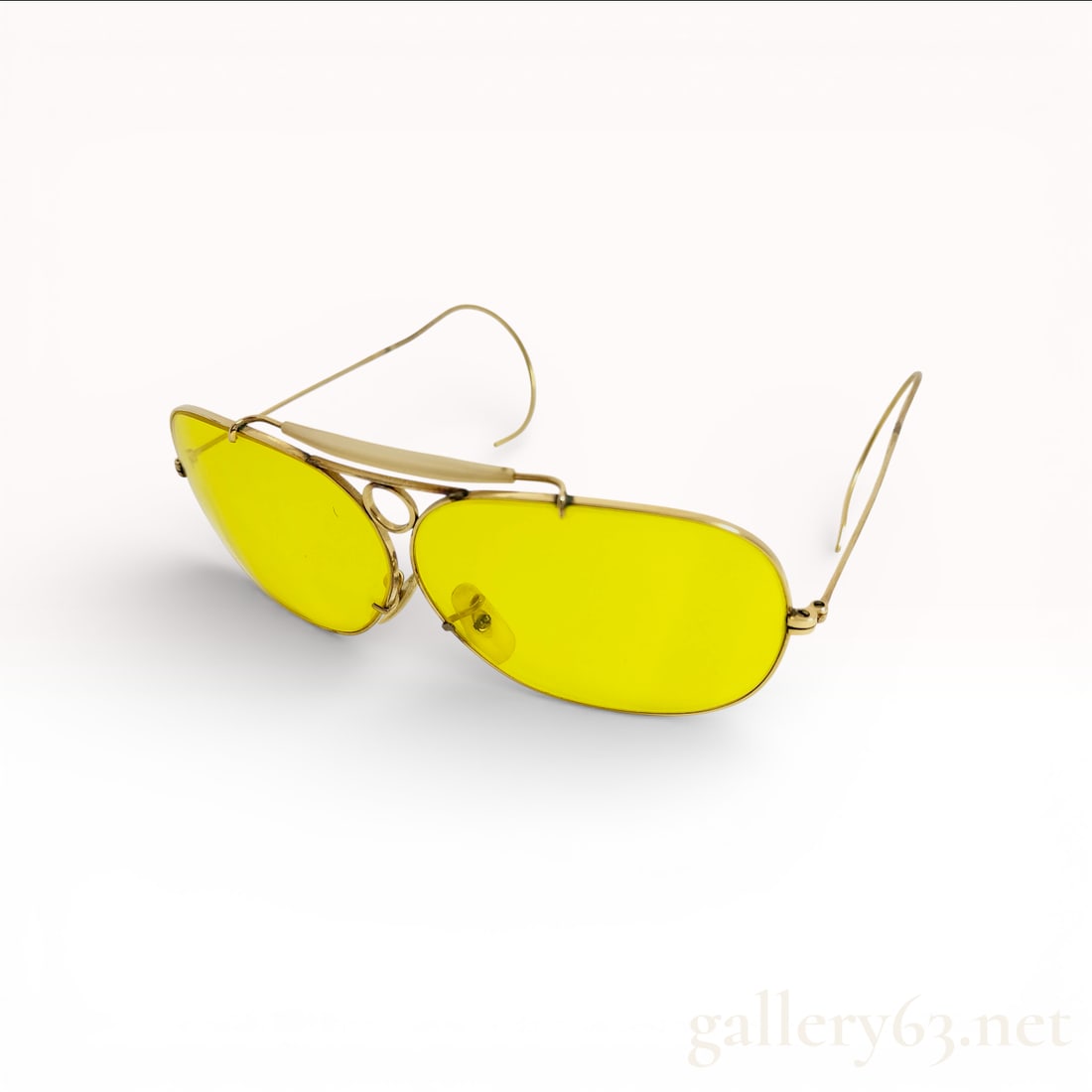 Ray-Ban Bausch & Lomb Vintage 10K Gold Filled Kalichrome Shooter Sunglasses: A pair of vintage Ray-Ban Shooter sunglasses manufactured by Bausch & Lomb. The frames are constructed from 1/20 10K gold-filled metal in a classic aviator silhouette. This model features high-con