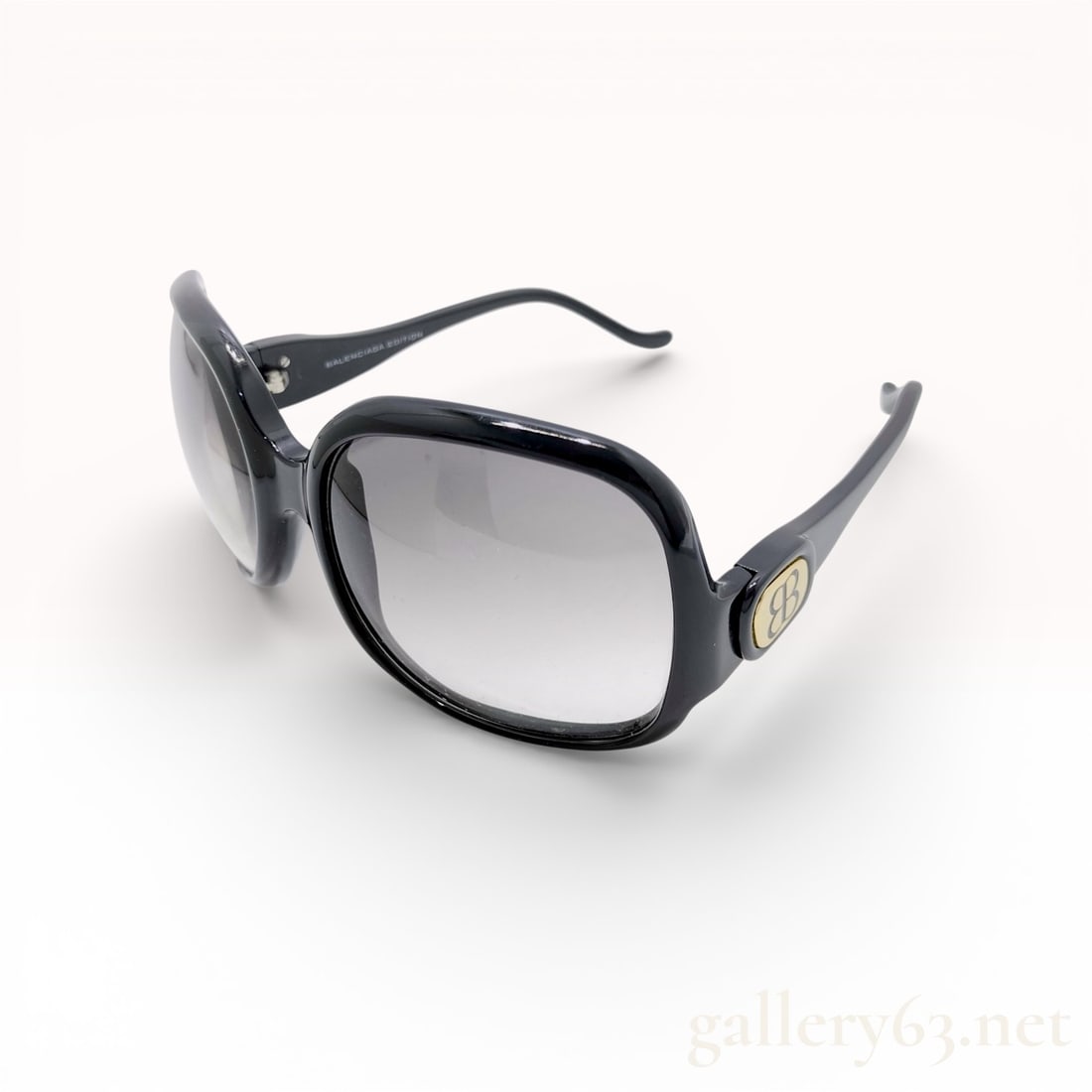 Balenciaga Edition Black Acetate Oversized Sunglasses: A pair of Balenciaga Edition sunglasses, model BAL 0008/S 807LF. These designer eyewear frames are crafted from glossy black acetate in an oversized silhouette. The sunglasses feature grey gradient le