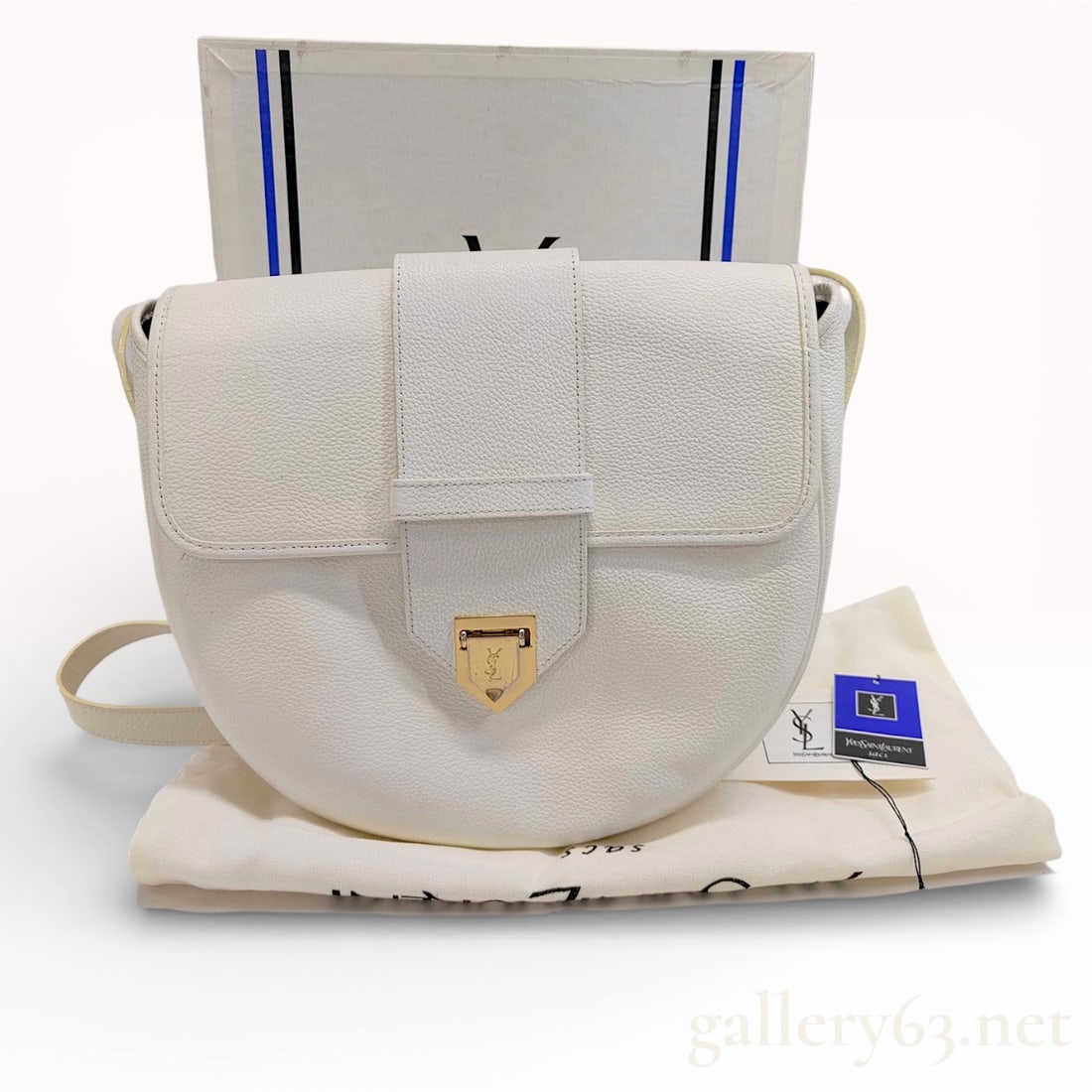 Yves Saint Laurent Vintage Saddle Shoulder Bag White Pebbled Leather with Box: A vintage Yves Saint Laurent saddle-shaped shoulder bag from the Sacs line. The exterior is crafted from white pebbled grain leather featuring a rounded silhouette and a structured front flap. The fla