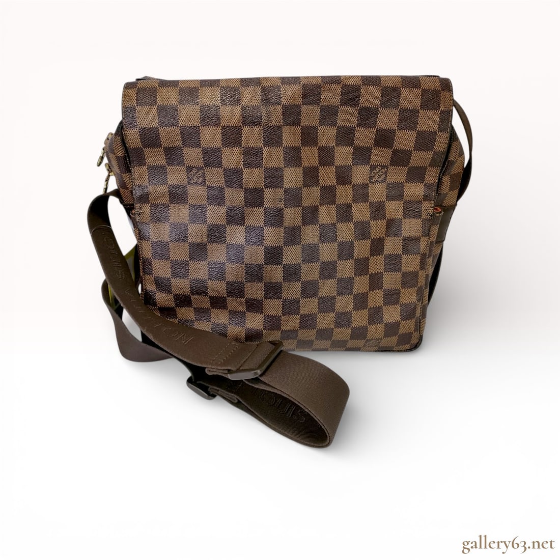 Louis Vuitton Naviglio Messenger Bag, Damier Ebene Canvas, Brown: A Louis Vuitton Naviglio messenger bag crafted from signature Damier Ebene coated canvas with dark brown leather trim. This versatile design features a central zippered compartment flanked by two side