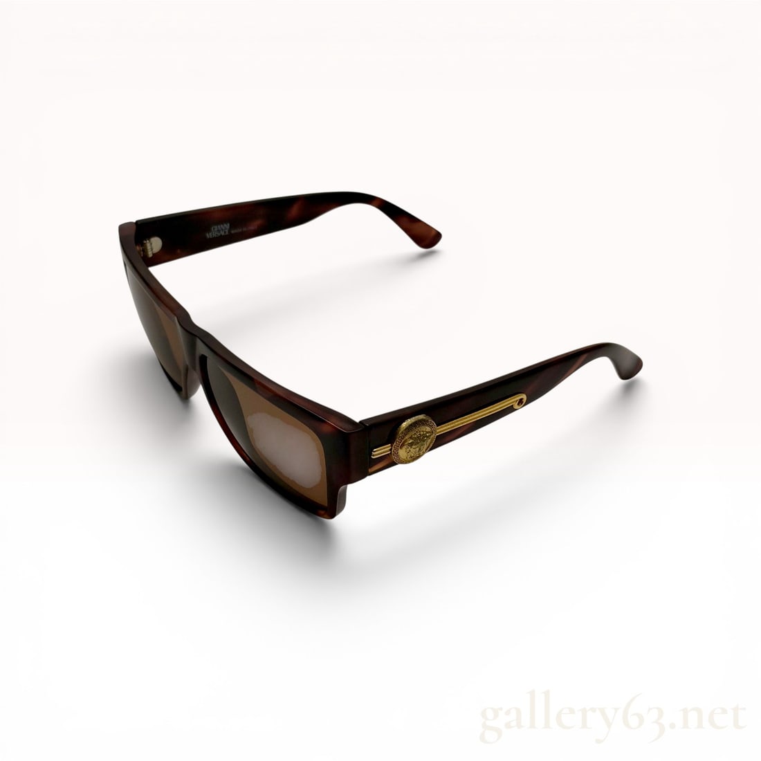 Gianni Versace Mod 372/DM Tortoise-Shell Sunglasses: Vintage Gianni Versace Mod 372/DM sunglasses, late 20th century. The frames are constructed from tortoise-shell acetate with brown tinted lenses and feature gold-tone metal safety pin hardware on the