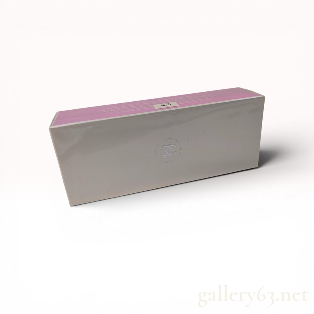 Chanel Chance Three Moods Shimmering Scented Gel Trio: Chanel Chance Three Moods shimmering scented gel trio, contemporary. The set contains three individual 5g gels featuring the scents of Chance Eau Vive, Eau Fraiche, and Eau Tendre. Presented in a whit