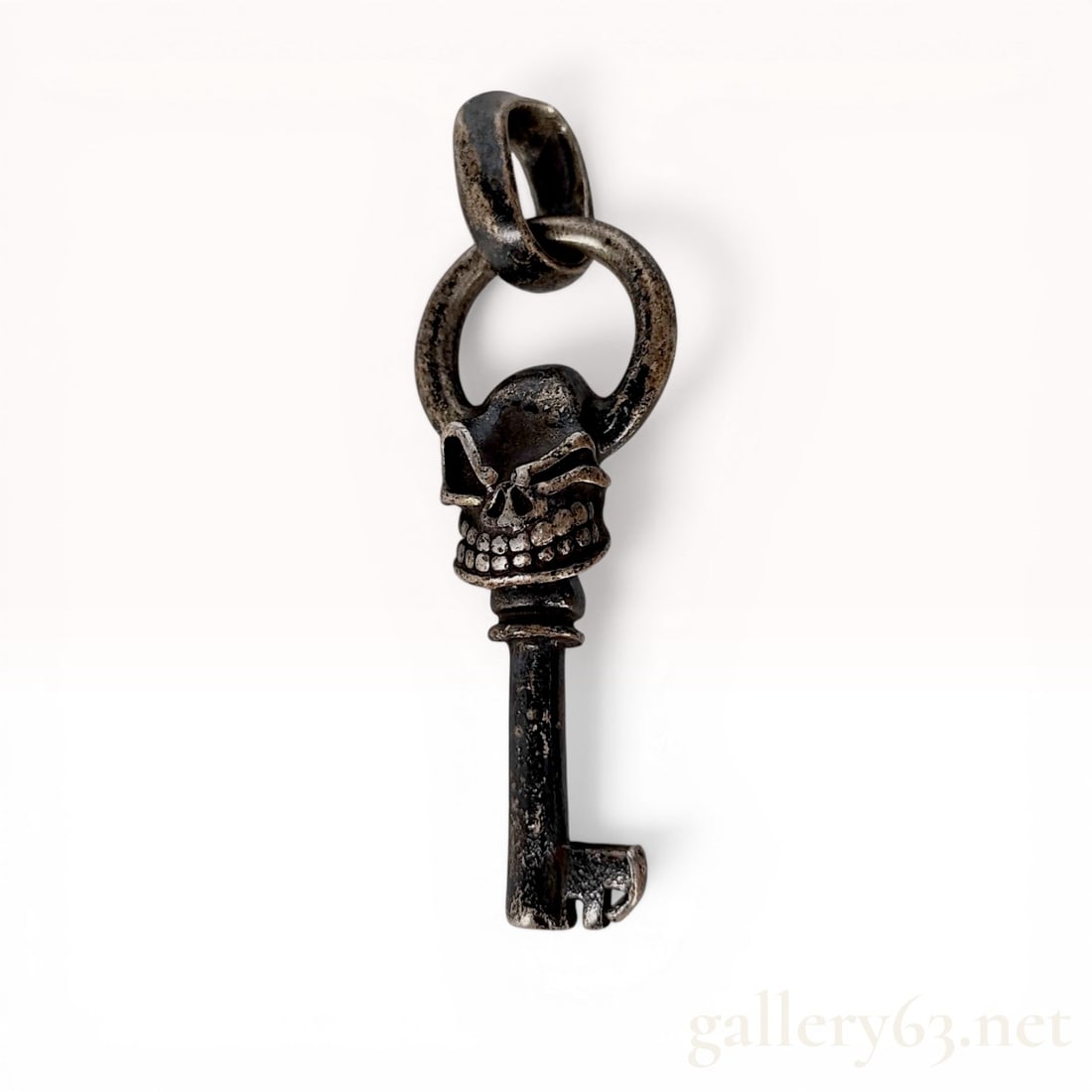 Starlingear Sterling Silver Skull Skeleton Key Pendant, 2015, 45 grams: Starlingear sterling silver skeleton key pendant, dated 2015. The design features a stylized grinning skull bow with deep-set eye sockets and a heavily oxidized finish. The piece is constructed with a