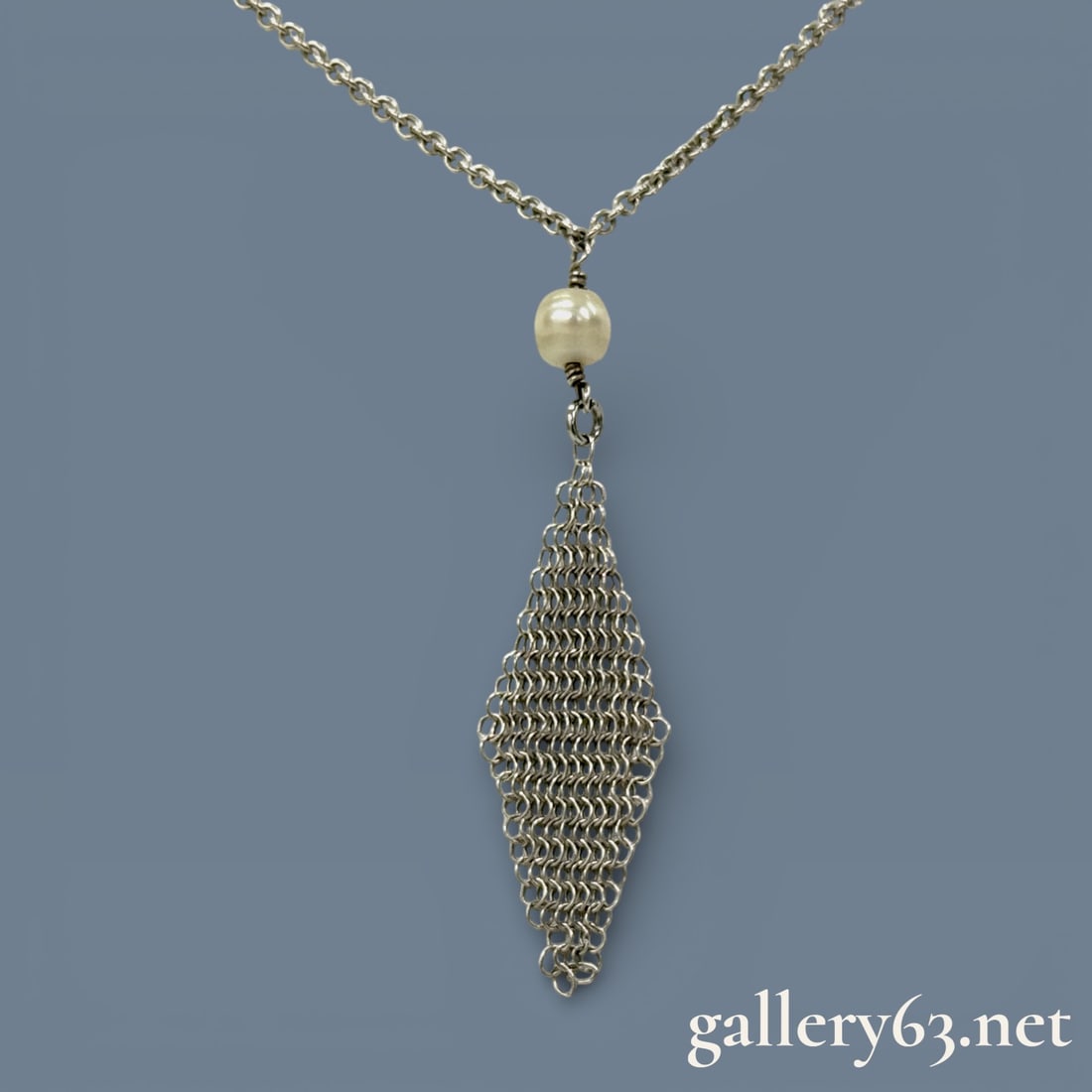 Tiffany & Co. Elsa Peretti Sterling Silver Mesh Fringe and Pearl Necklace: Tiffany & Co. sterling silver pendant necklace designed by Elsa Peretti featuring a mesh fringe and freshwater pearl. The design features a single round white pearl bead suspended above a flexible