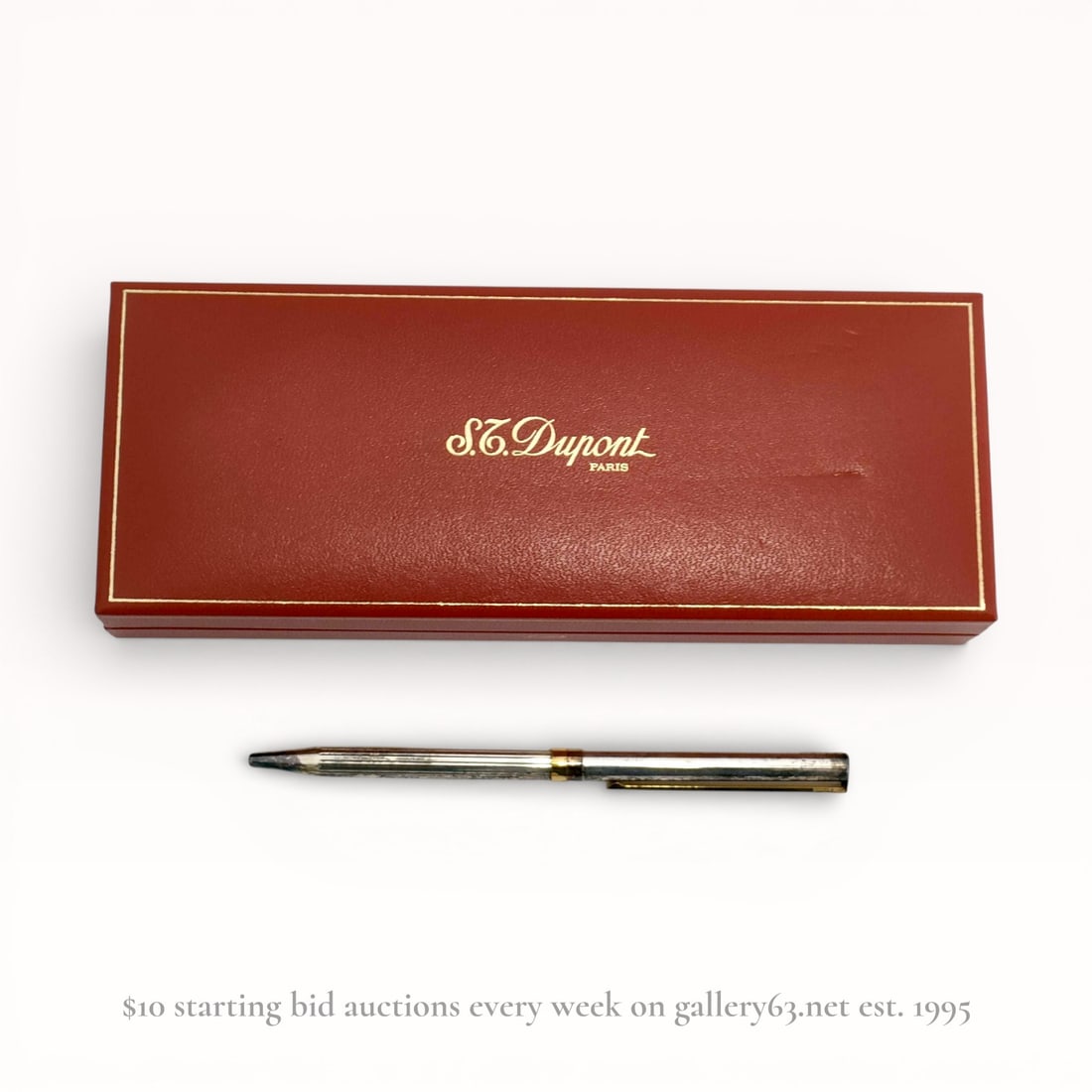 S.T. Dupont Classique Godron Ballpoint Pen: S.T. Dupont ballpoint pen in the Classique model, late 20th century. The cylindrical barrel and cap feature a silver-tone Godron pattern with vertical fluted lines and gold-tone trim. The central band