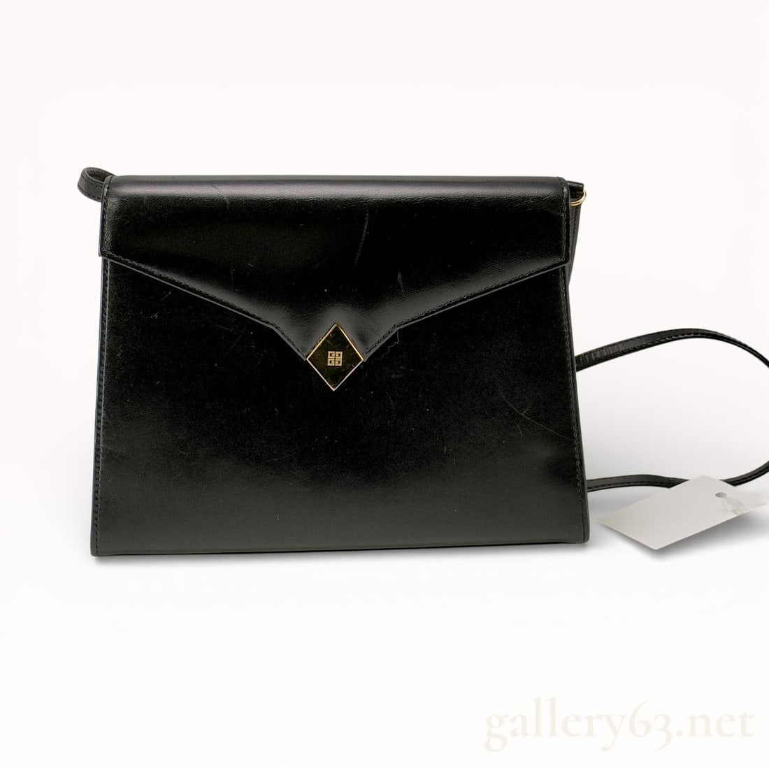 Vintage Givenchy Sacs Black Leather Envelope Shoulder Bag: Vintage Givenchy Sacs envelope shoulder bag, late 20th century. Constructed from smooth black leather with a ribbed textile lining, featuring a gold-tone diamond-shaped 4G logo emblem and a thin adjus