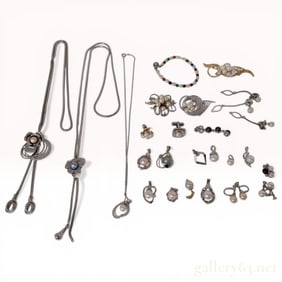 An Assortment of Vintage Pearl and Imitation Pearl Jewelry and Accessories