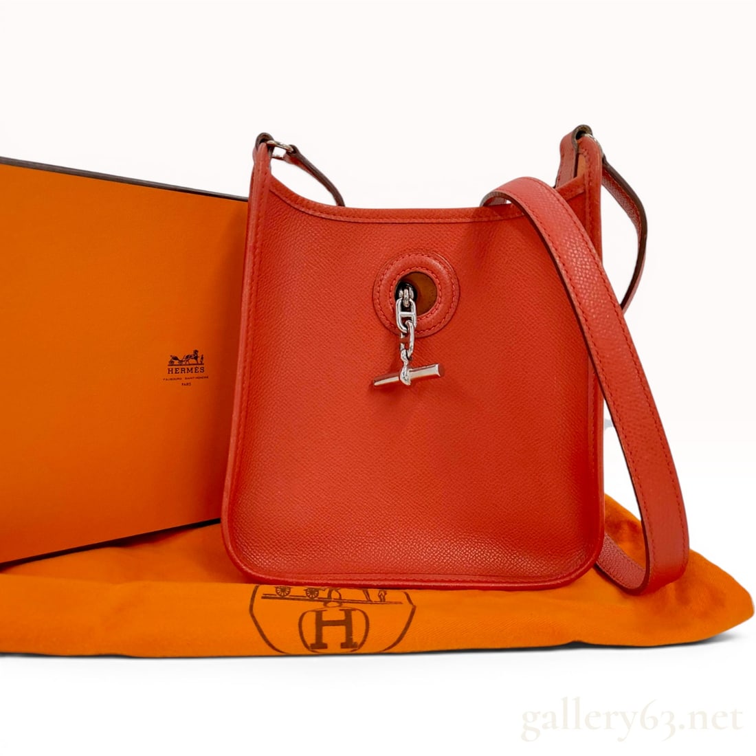Hermes Epsom Leather Vespa TPM Rouge Kazak Shoulder Bag: Herm?¨s Vespa TPM shoulder bag in rouge kazak Epsom leather with palladium-plated hardware, manufactured in 2014. The compact square silhouette features a single leather shoulder strap and a signatur