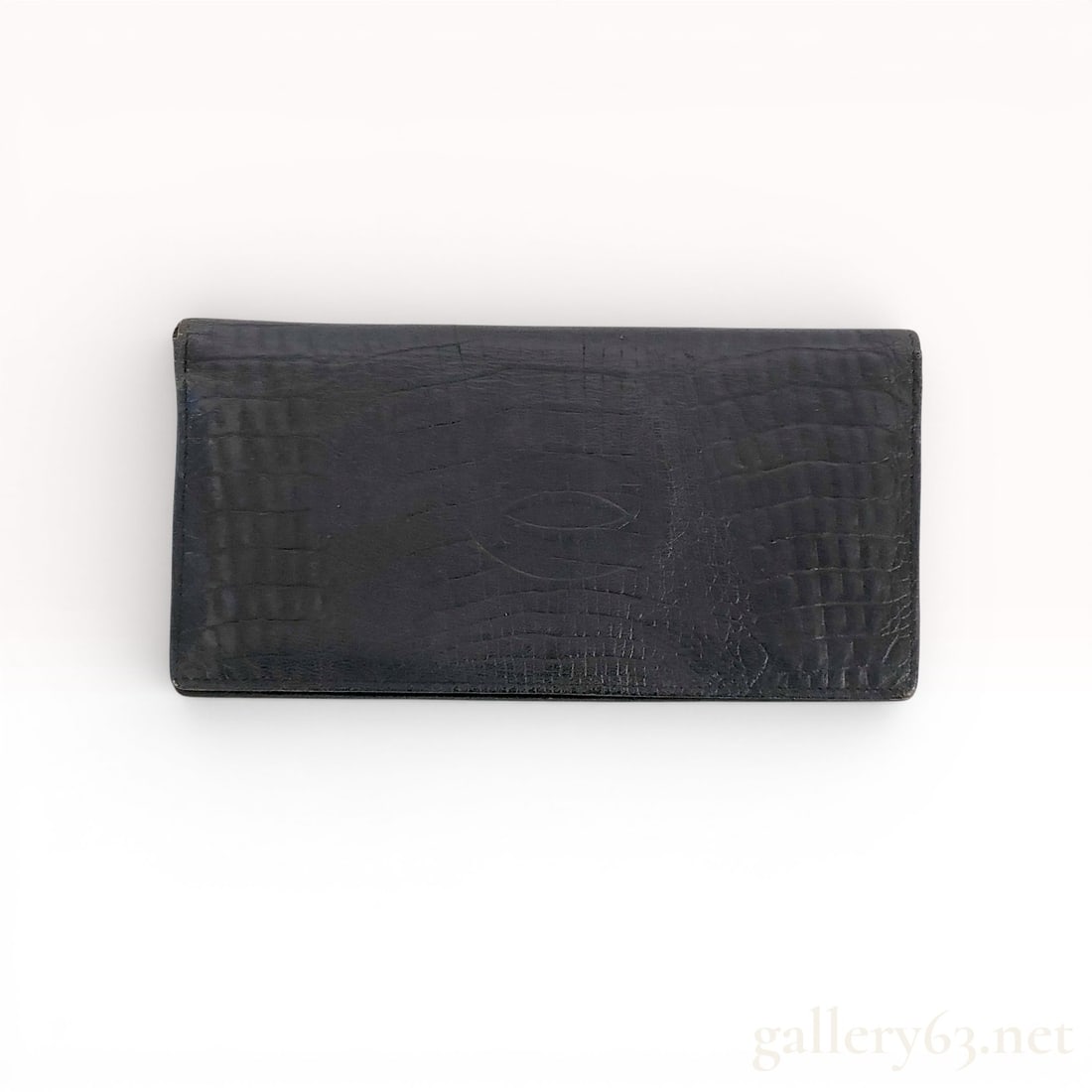 Must de Cartier Vintage Black Crocodile Skin Long Bi-fold Wallet: A vintage long bi-fold wallet crafted from black exotic crocodile skin by Cartier. The exterior front features a large, faintly embossed interlocking logo motif. The interior is designed with multiple