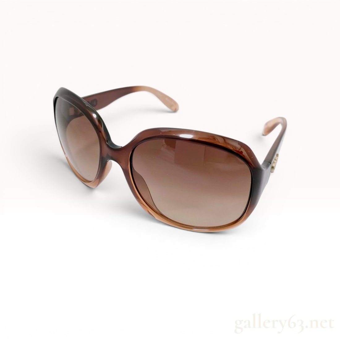 Chloe Women's Oversized Gradient Brown Sunglasses Model CL 2177 w/Box: Chlo?© oversized sunglasses, model CL 2177, in a rounded butterfly silhouette. The acetate frames feature a two-tone gradient transitioning from dark mahogany to translucent amber with coordinating b