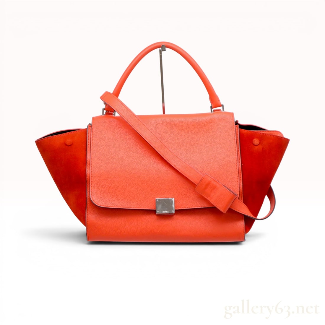 Celine Vermillion Grained Leather and Suede Trapeze Bag: C?©line Trapeze bag in vermillion grained calfskin with flared red suede side gussets and silver-tone hardware. This satchel features a single rolled leather top handle, a detachable shoulder strap, 
